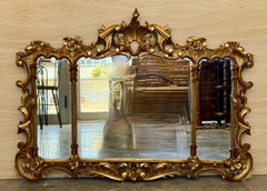 Espejo Horizontal Dorado de Nogal Tallado Ormolu de Estilo Barroco Español del Siglo XX