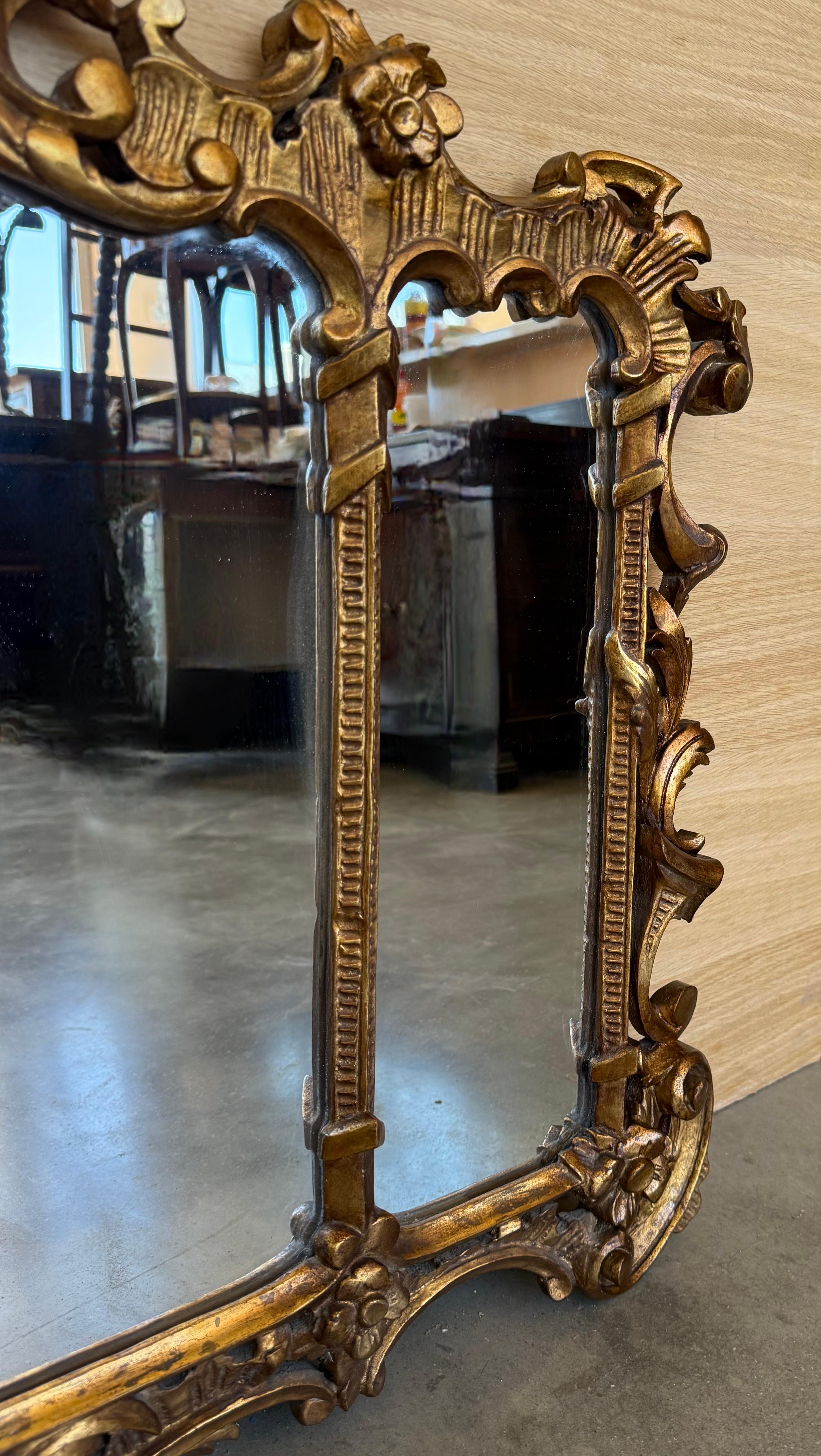 Marbre Miroir horizontal doré en noyer sculpté et ornementé de style baroque espagnol du 20e siècle en vente