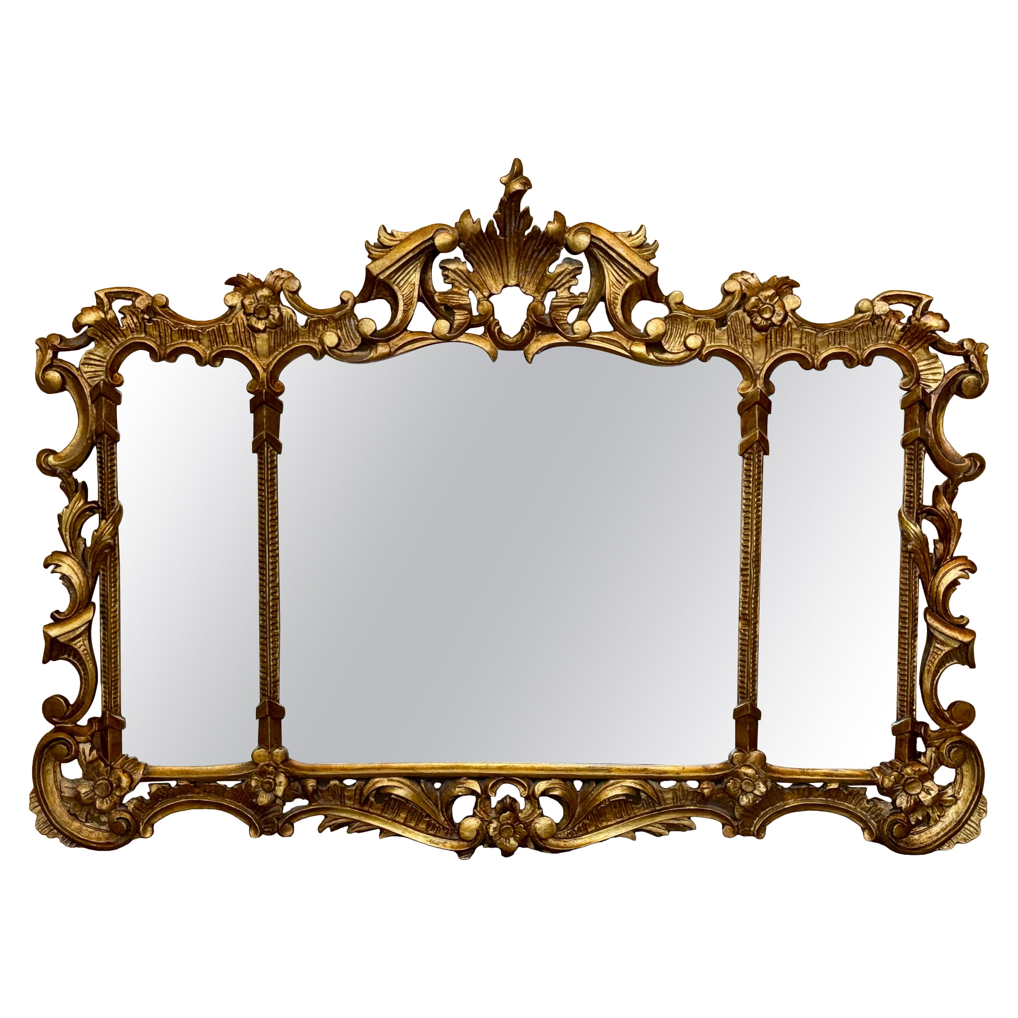 Miroir horizontal doré en noyer sculpté et ornementé de style baroque espagnol du 20e siècle en vente