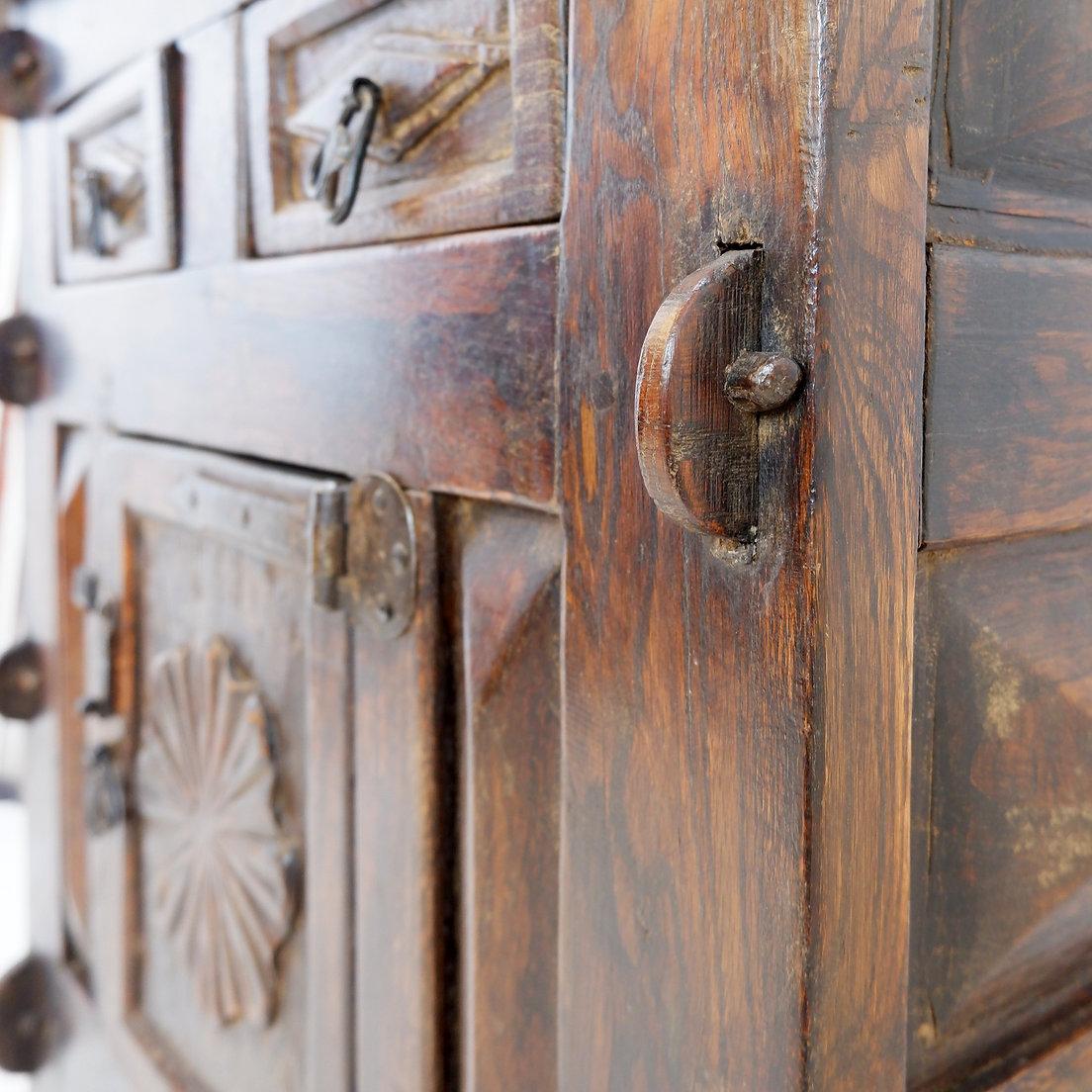 Spanish 20th Century Rustic Buffet - 2 drawers en venta 3