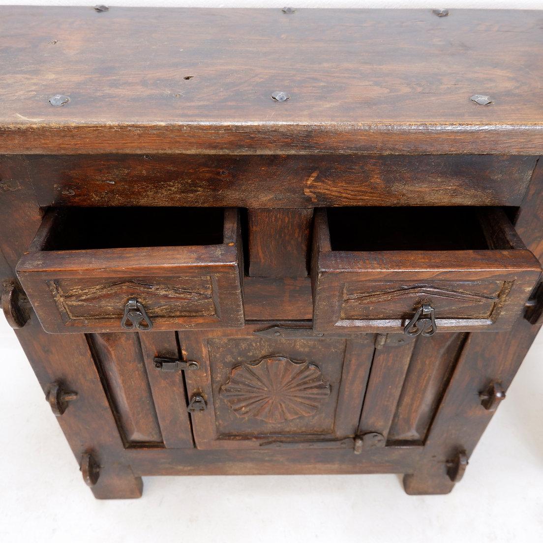 Spanish 20th Century Rustic Buffet - 2 drawers en venta 6
