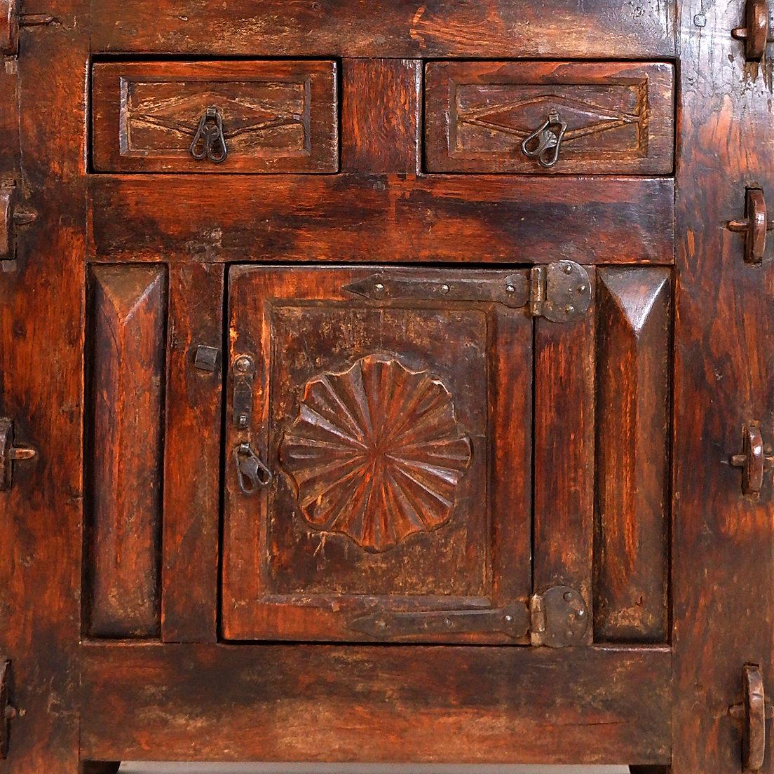 Spanish 20th Century Rustic Buffet - 2 drawers en venta 1