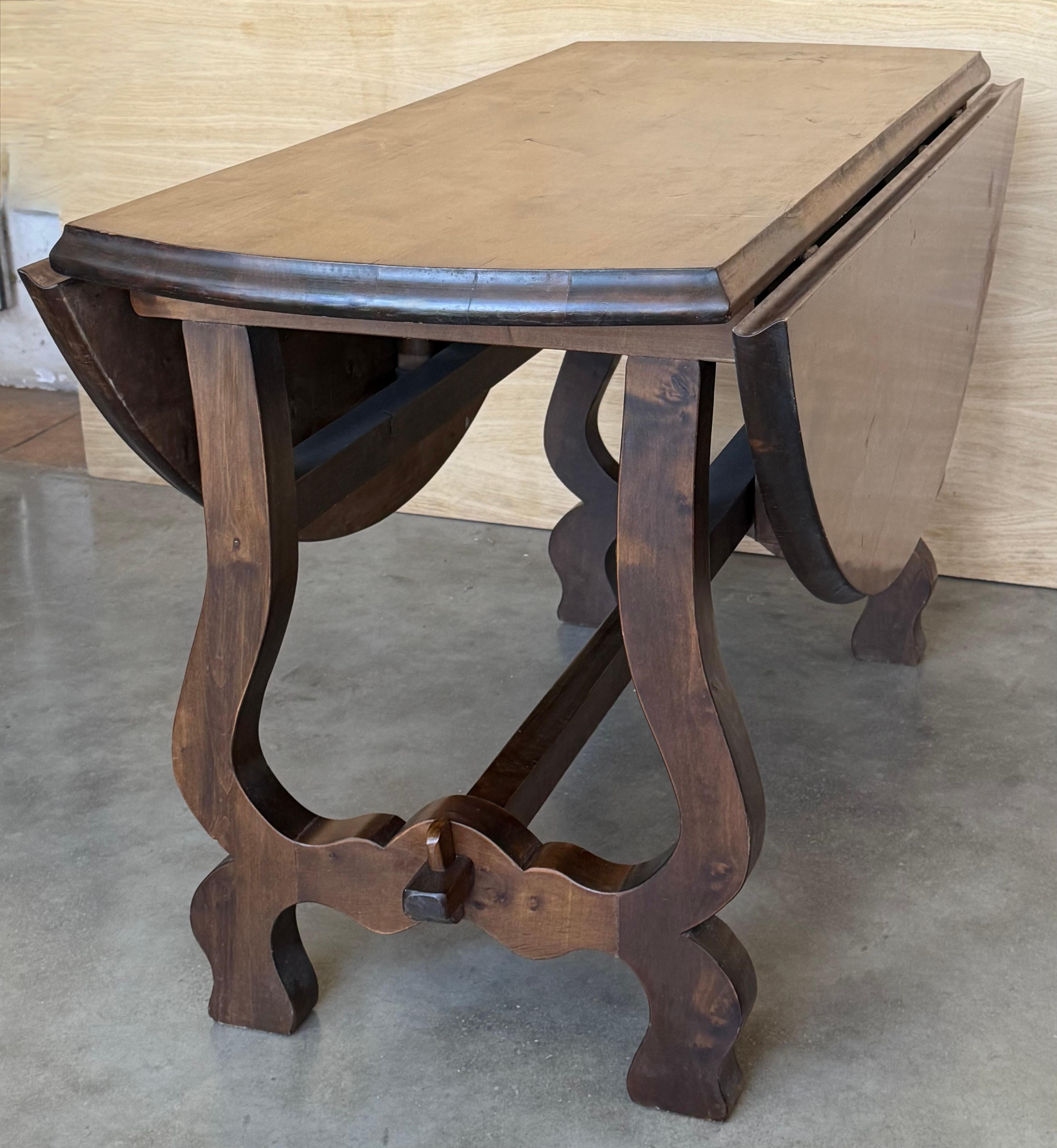Spanish 20th Century Walnut Drop-Leaf Table with round Top and Lyre Legs For Sale 12