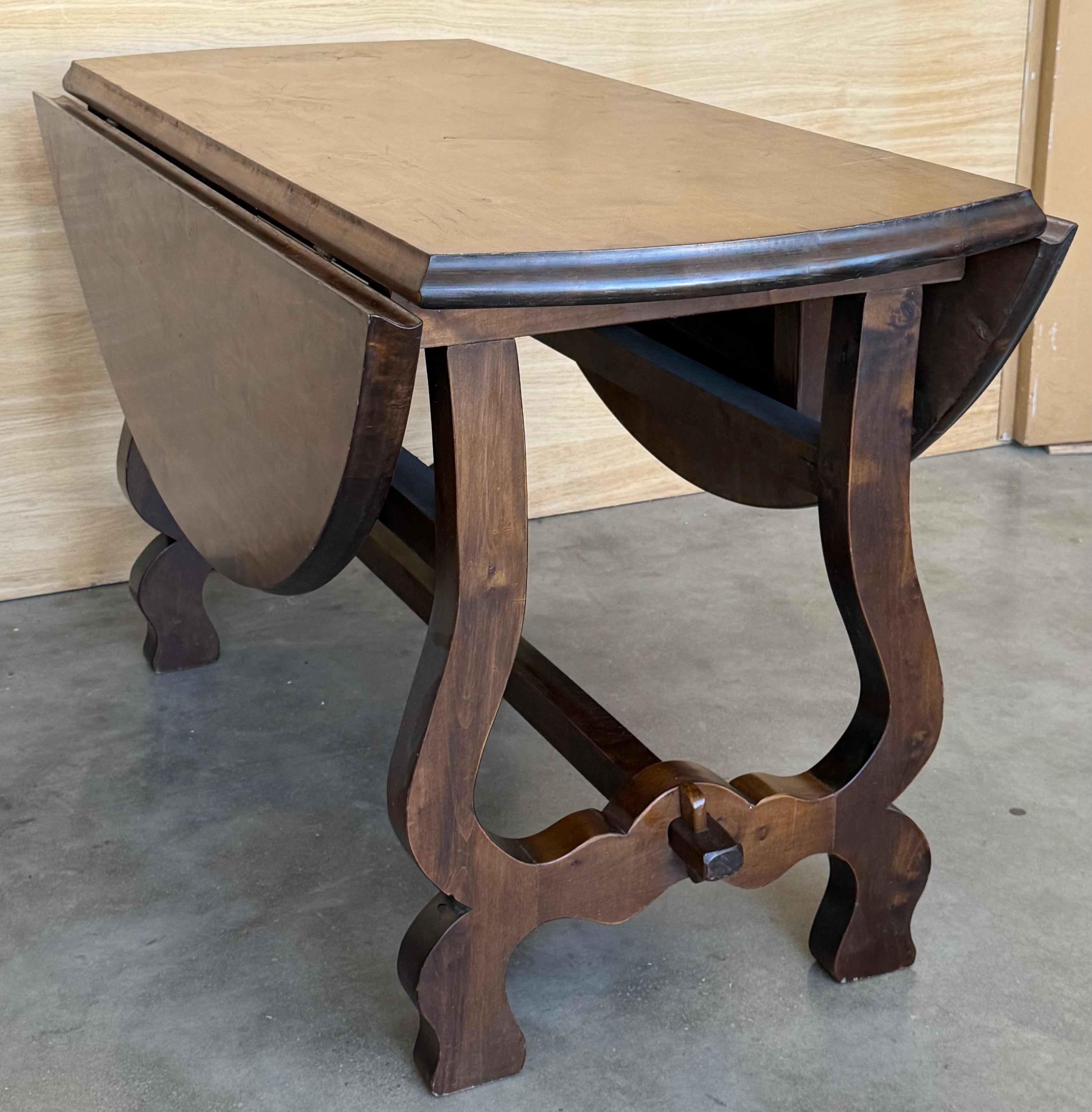 Spanish 20th Century Walnut Drop-Leaf Table with round Top and Lyre Legs For Sale 13