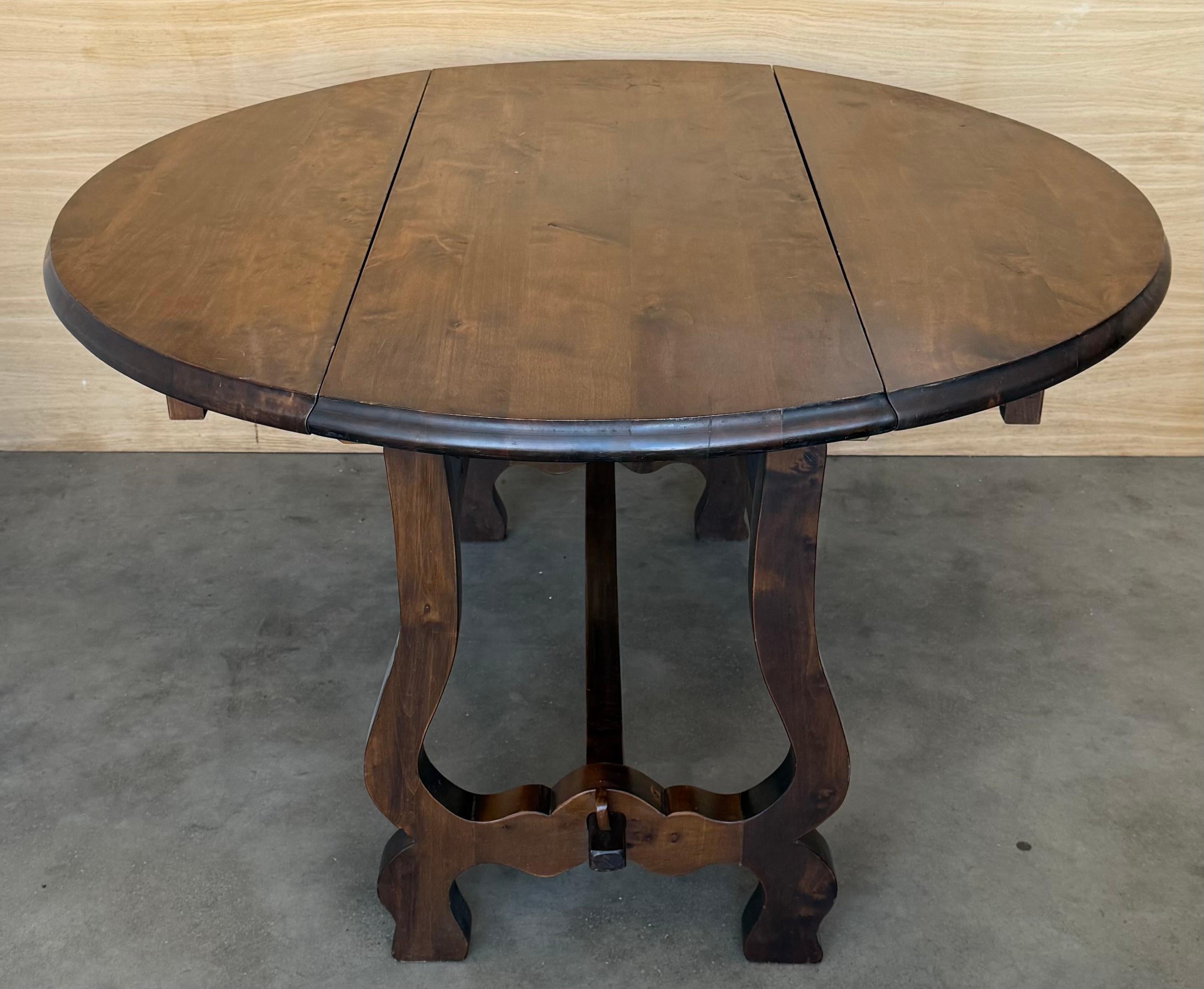 Spanish 20th Century Walnut Drop-Leaf Table with round Top and Lyre Legs For Sale 1