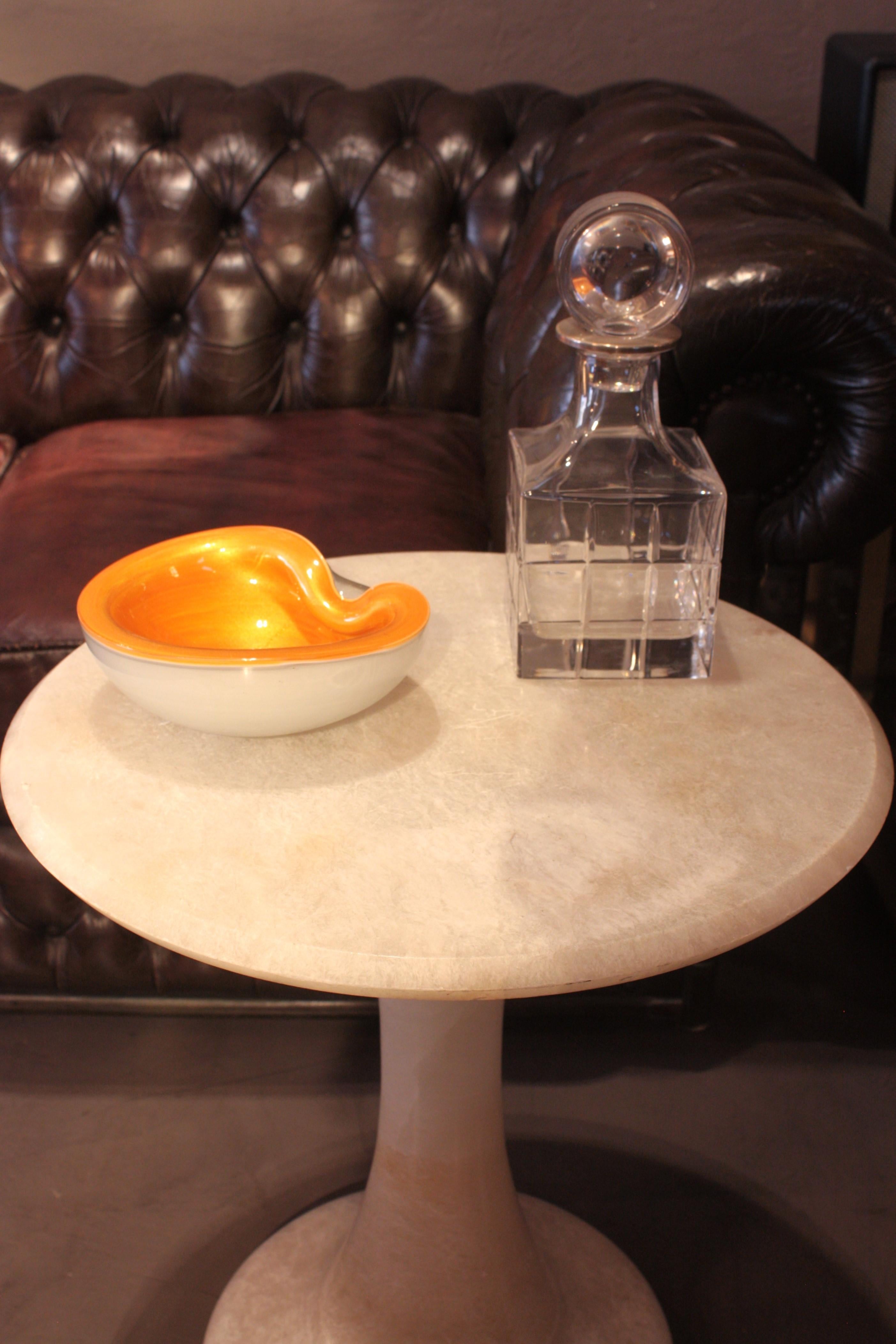 Table / Table d'appoint en albâtre espagnol Gueridon en vente 4