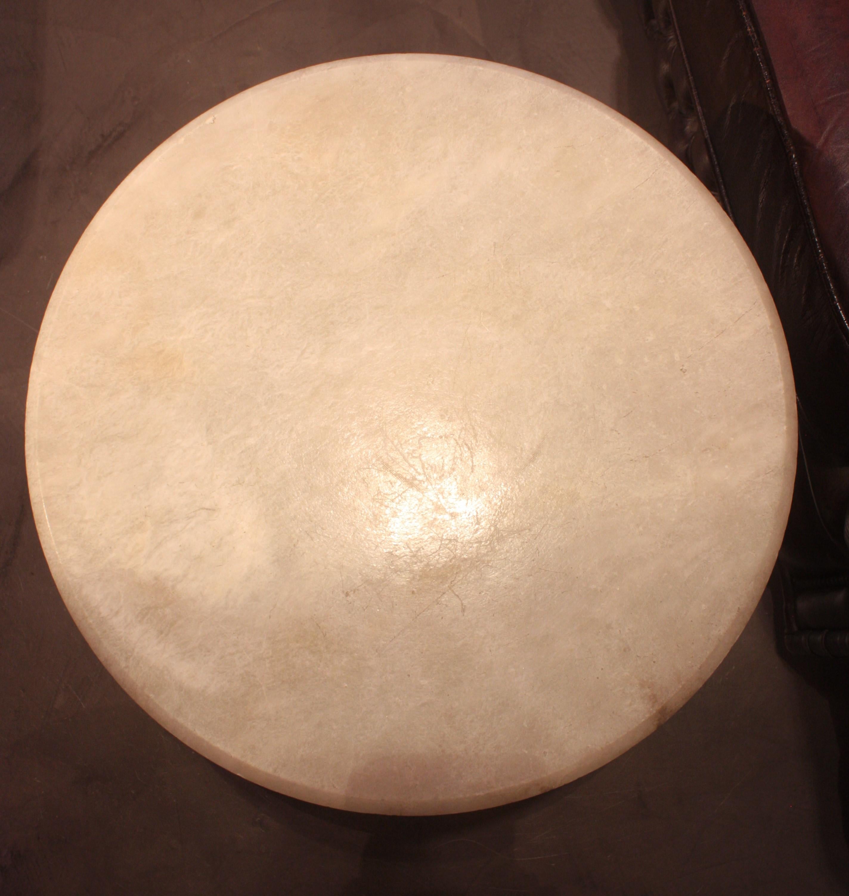 Table / Table d'appoint en albâtre espagnol Gueridon en vente 5