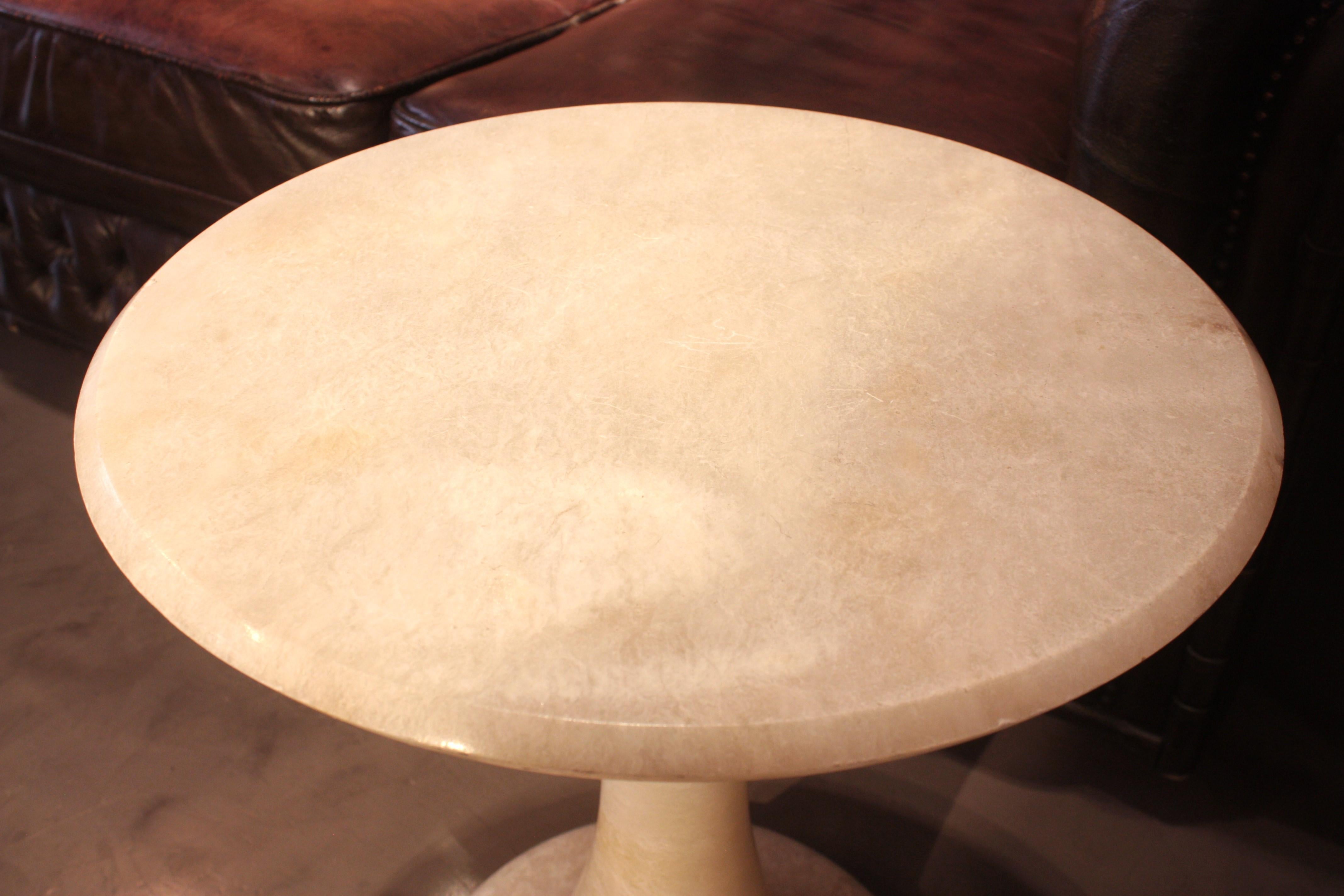 Table / Table d'appoint en albâtre espagnol Gueridon en vente 6