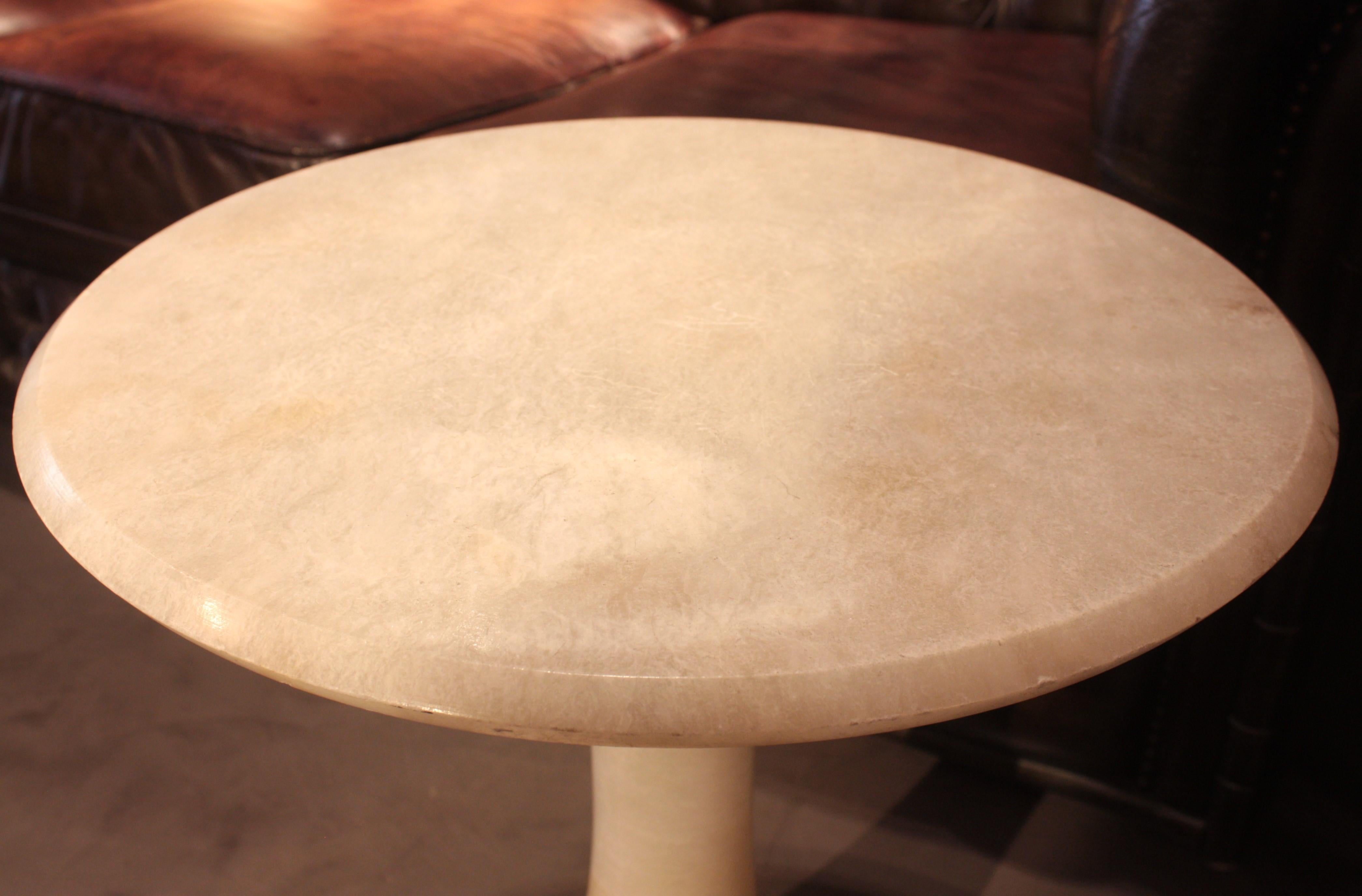 Table / Table d'appoint en albâtre espagnol Gueridon en vente 7