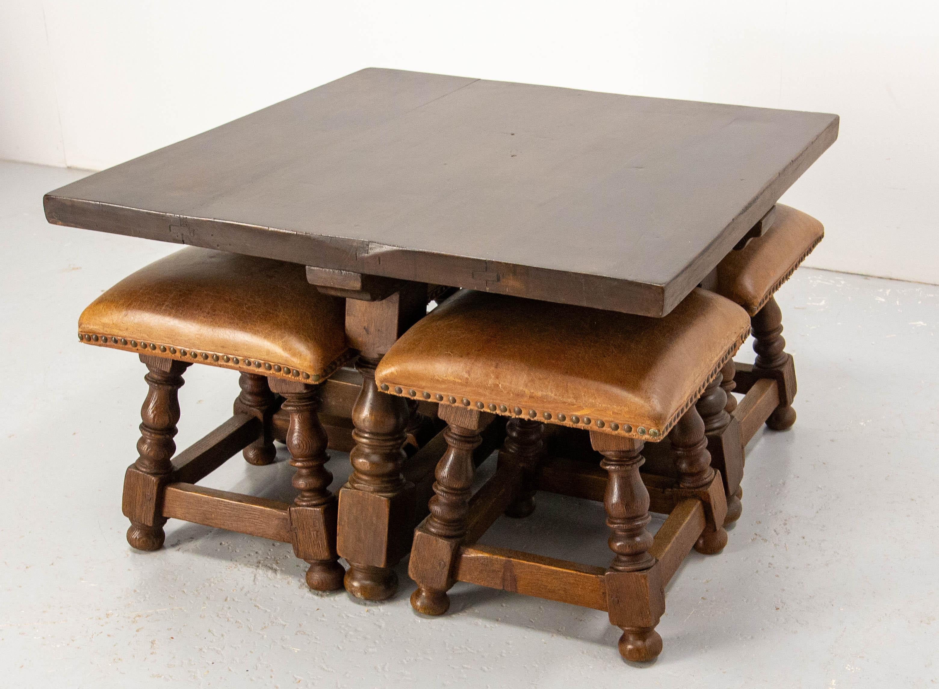 Spanish Alder Coffee Table with Four Alder & Leather Stools, 1960 In Good Condition For Sale In Labrit, Landes