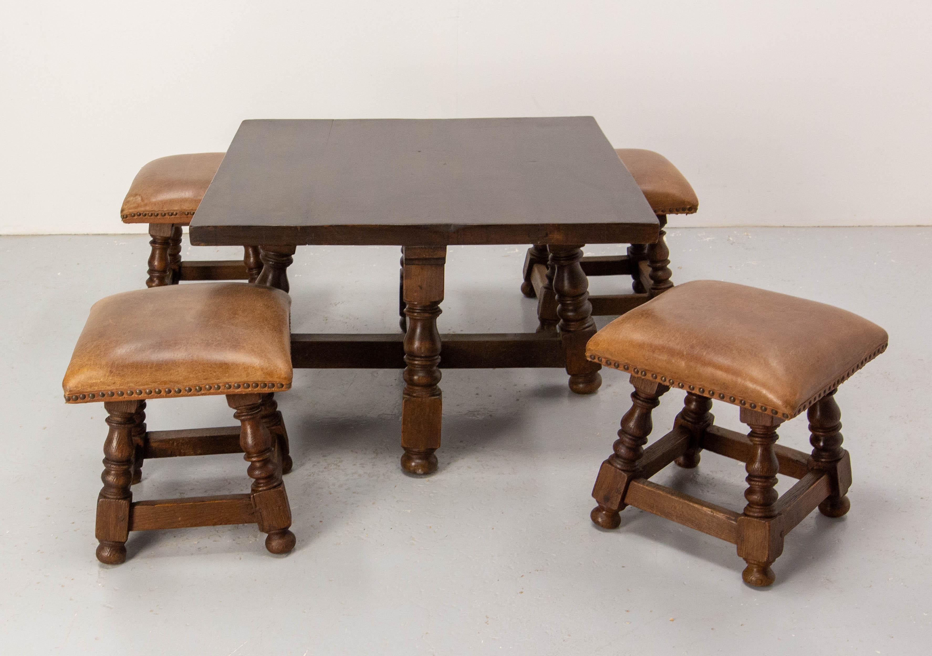 Spanish Alder Coffee Table with Four Alder & Leather Stools, 1960 For Sale 1