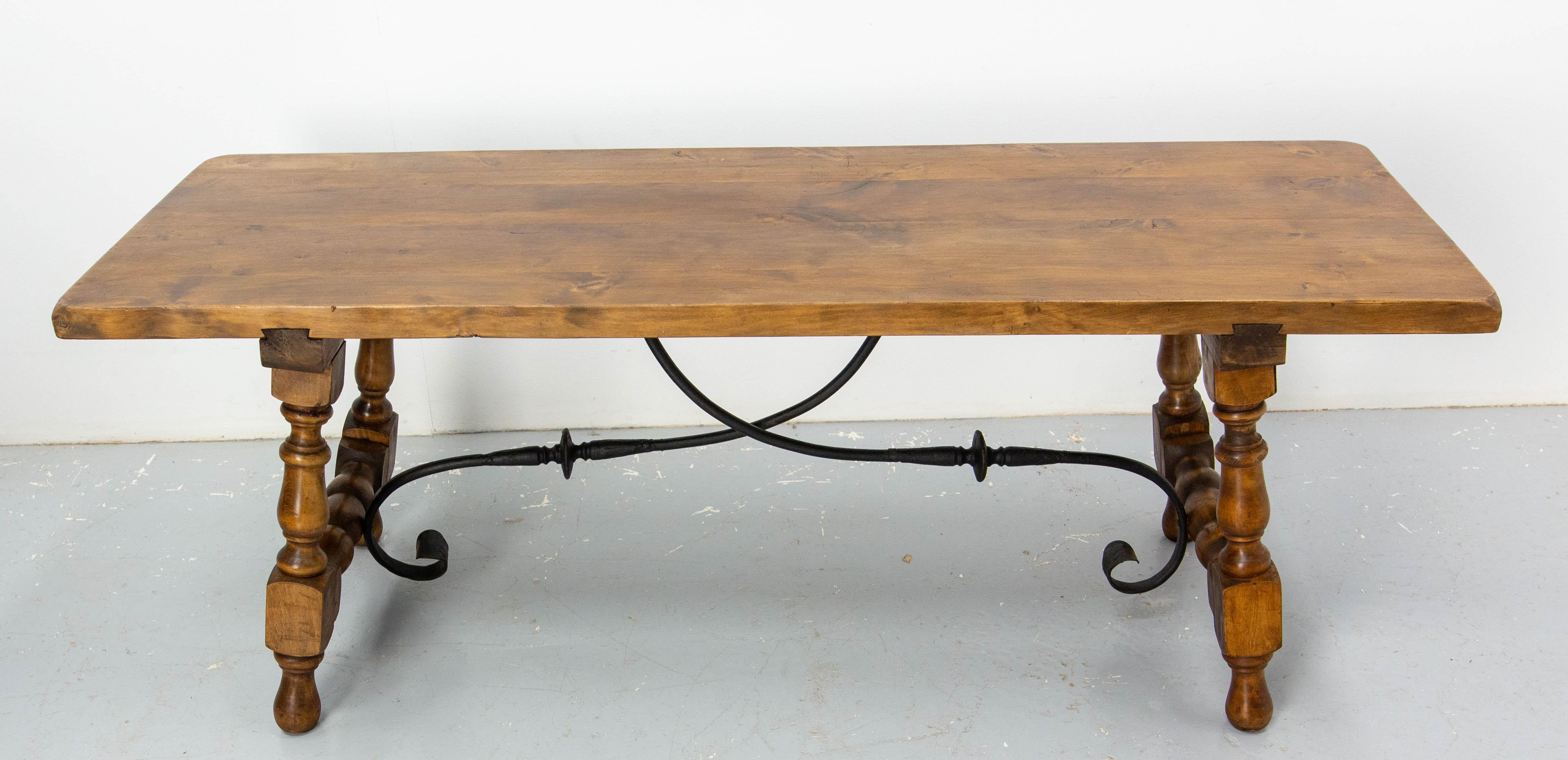 Alder and wrought iron coffee table, from Spain, midcentury
Beautiful aesthetic work on the wrought iron which gives the table an elegant line.

Good vintage condition with few signs of use.
 
Shipping:
42 / 120 / 45 cm 14 kg.