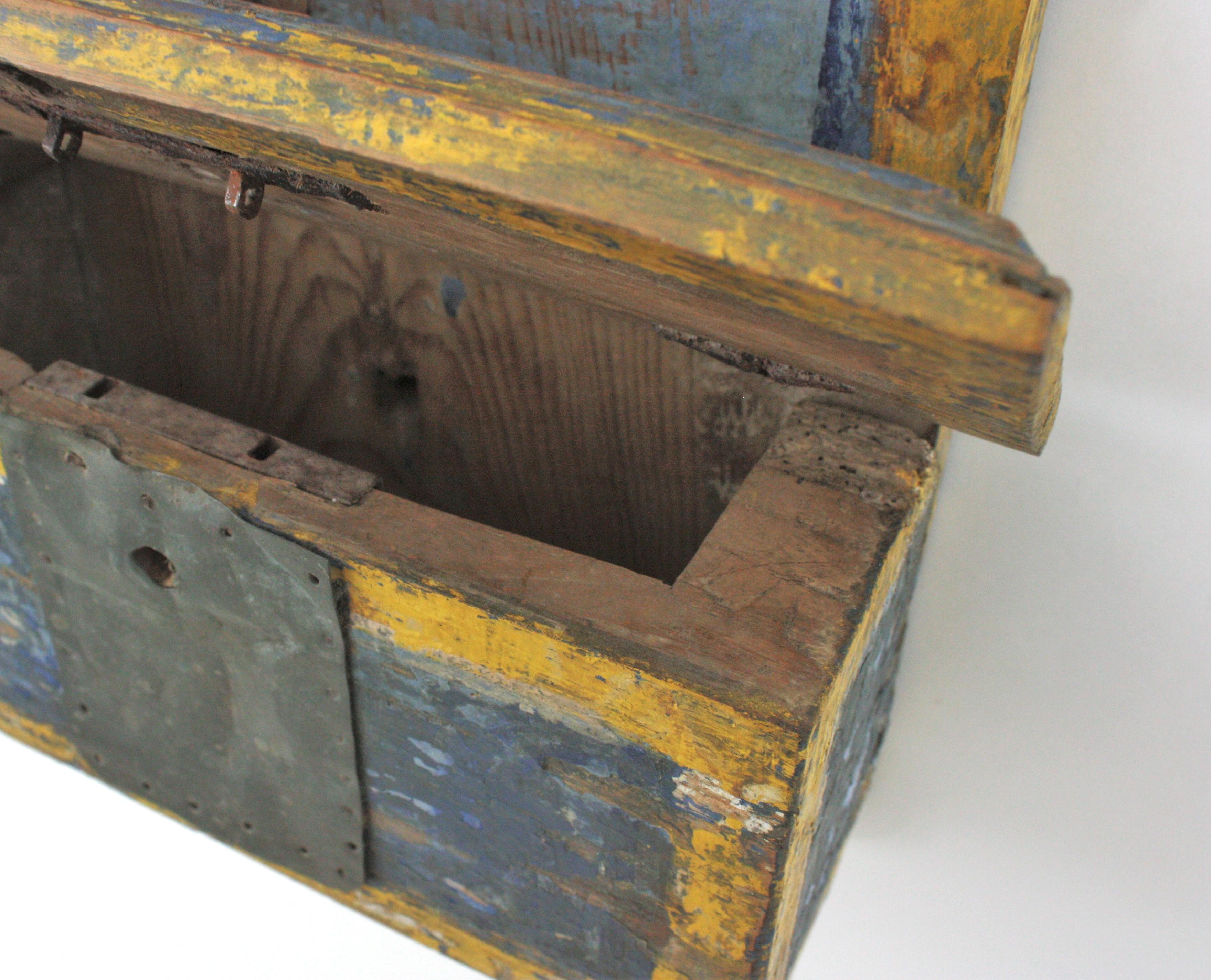 Cassetta delle elemosine spagnola / Decorazione da parete in patina blu e gialla, 18° secolo in vendita 4