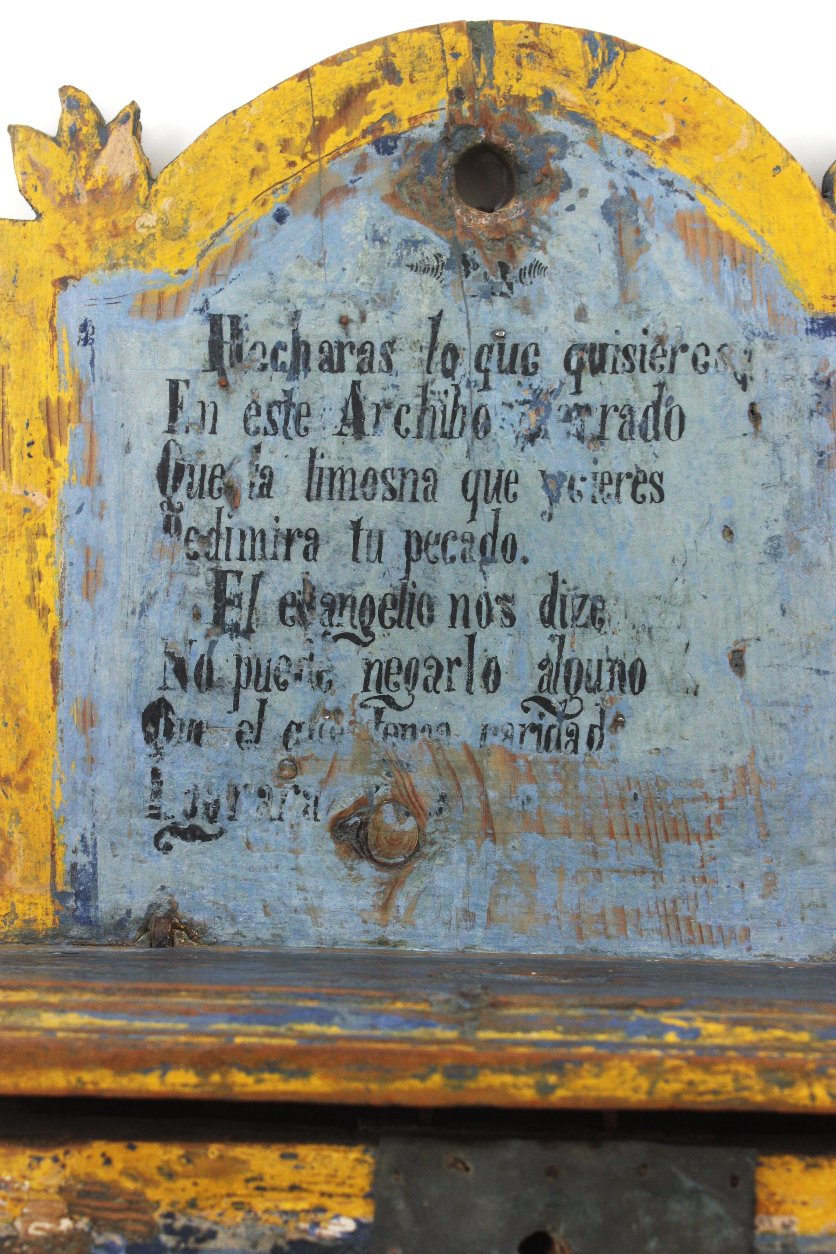 Scatola per donazioni e offerte ALM in legno intagliato e dipinto a mano, Spagna, XVIII secolo.
Salvadanaio da collezione in legno scolpito in policromia per la chiesa come decorazione da parete.
Scatola da parete per raccolte e donazioni.