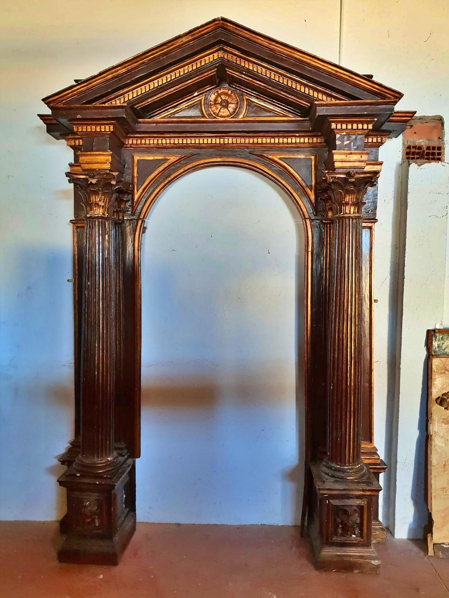 Spanish Altar Door 18th Century Golden Wood In Good Condition In Madrid, ES