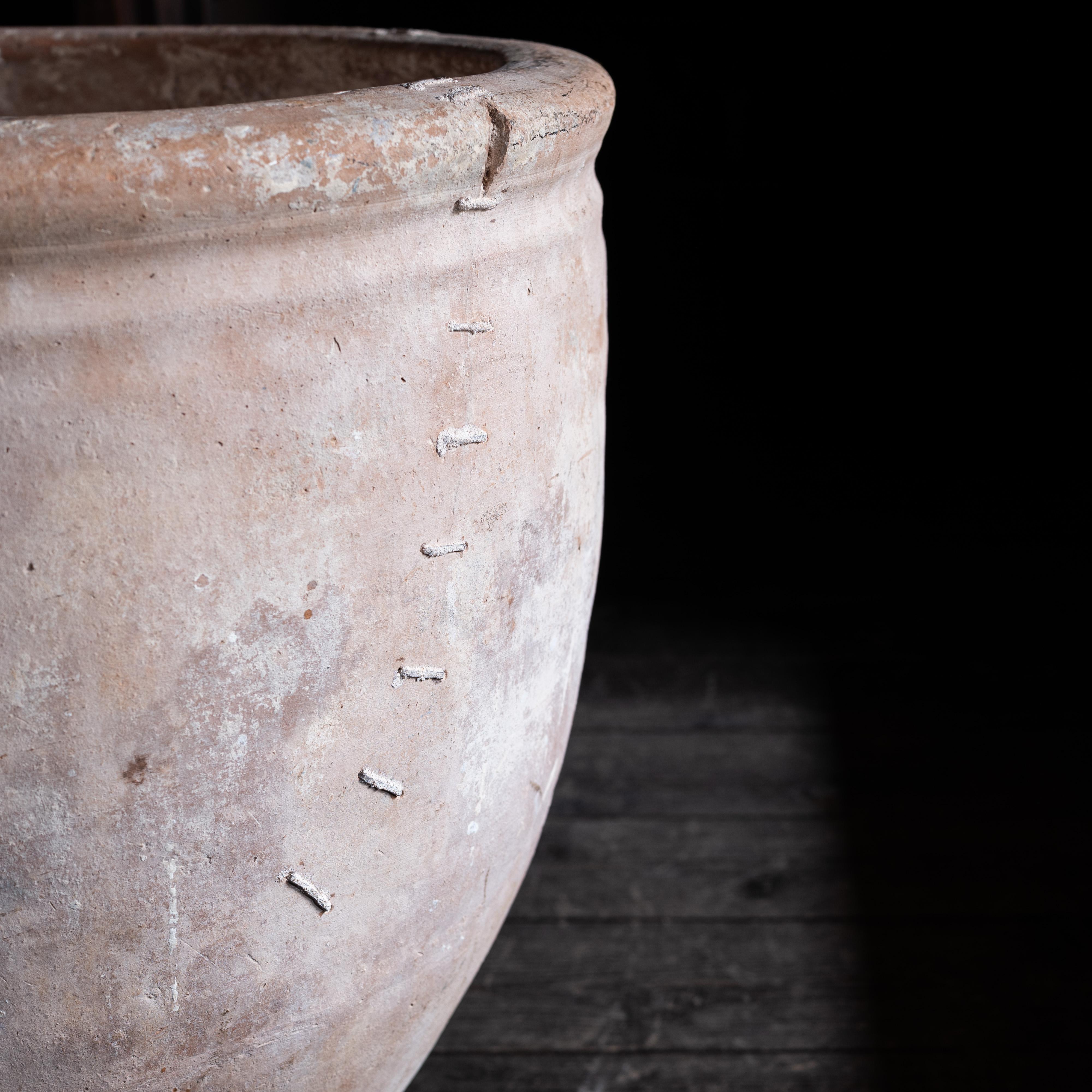 Spanish Antique Huge Clay Pot with Spout, Excellent Patina, 19th Century For Sale 1