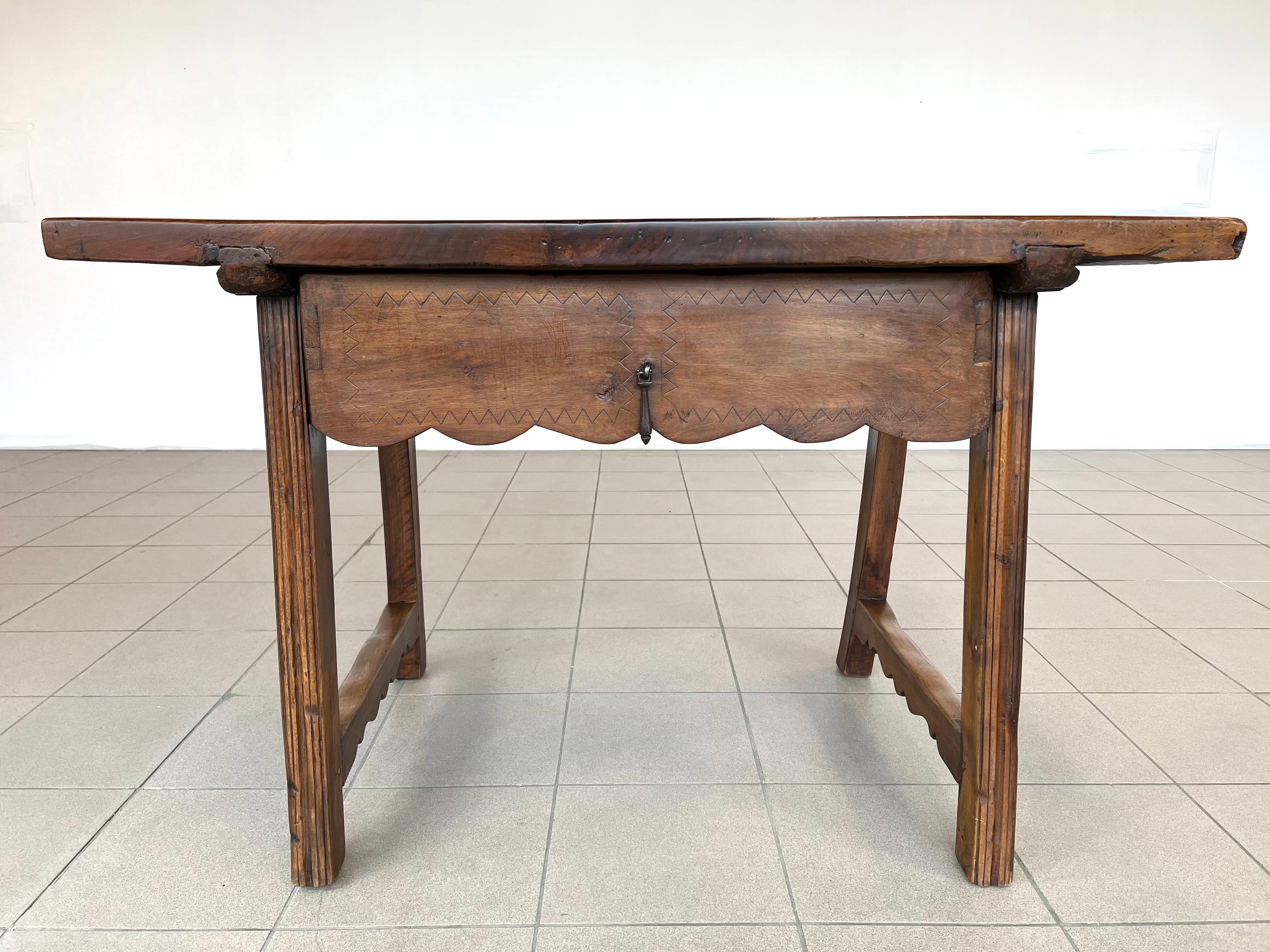 Spanish Antique Kitchen or Side Walnut Table 19c In Good Condition For Sale In Bridgeport, CT
