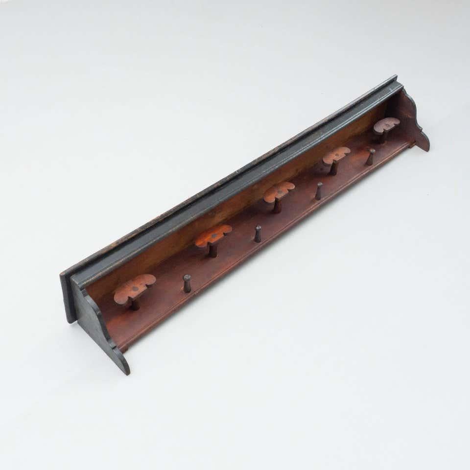 Spanish Antique Traditional Rustic Wood Hanger, circa 1930 In Good Condition For Sale In Barcelona, Barcelona