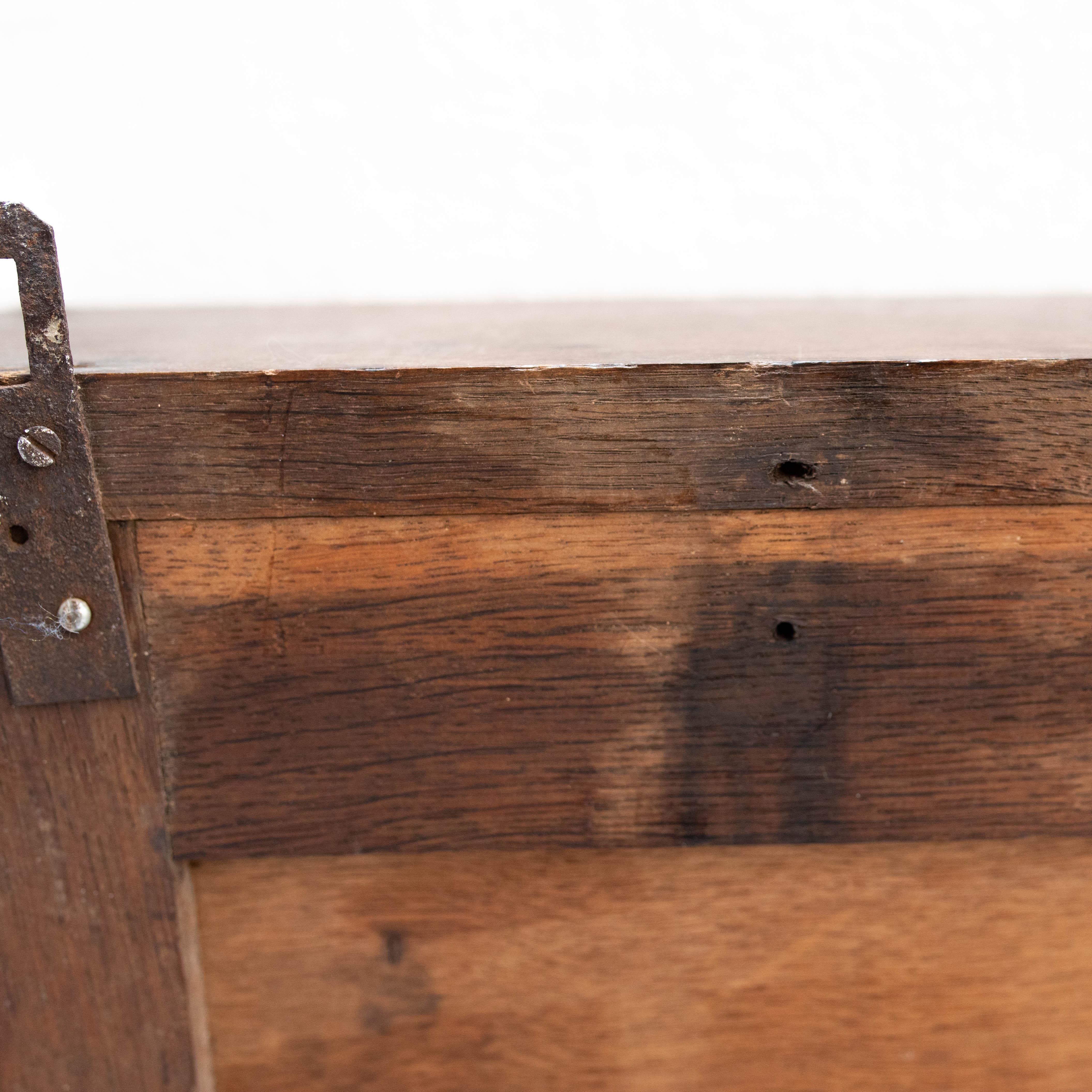 Porte-bougies espagnol ancien traditionnel en bois rustique, vers 1960 en vente 3