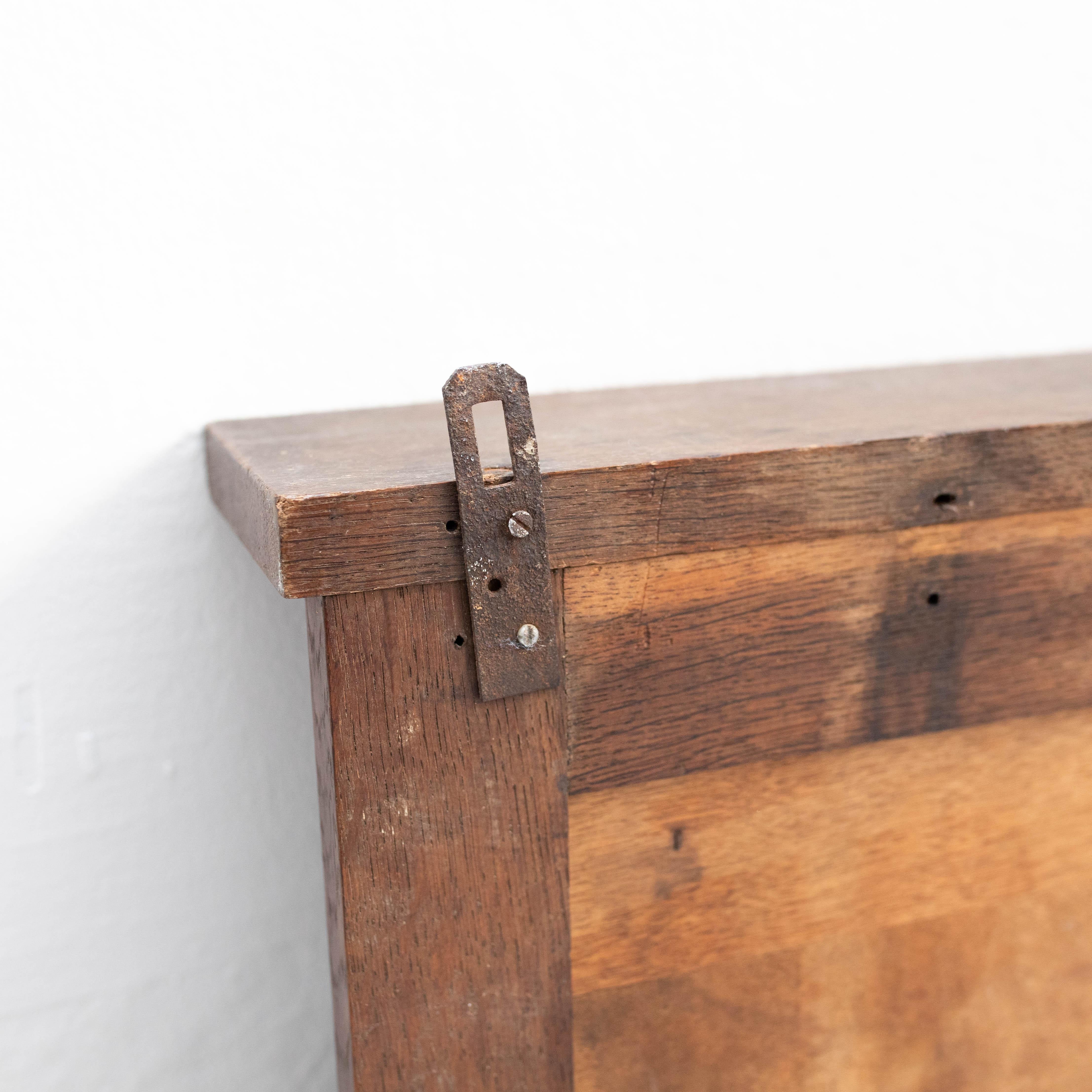 Porte-bougies espagnol ancien traditionnel en bois rustique, vers 1960 Bon état - En vente à Barcelona, Barcelona