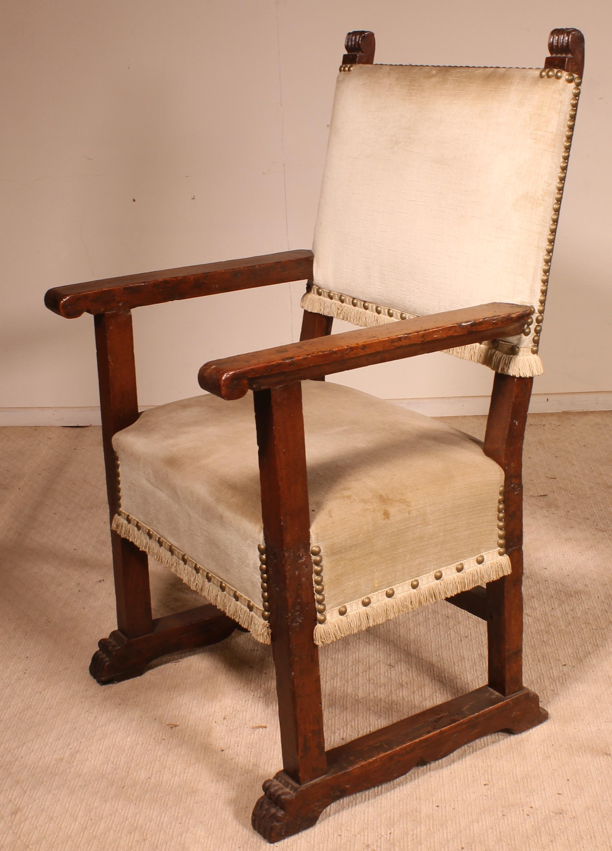 18th Century and Earlier Spanish Armchair 17th Century in Walnut For Sale