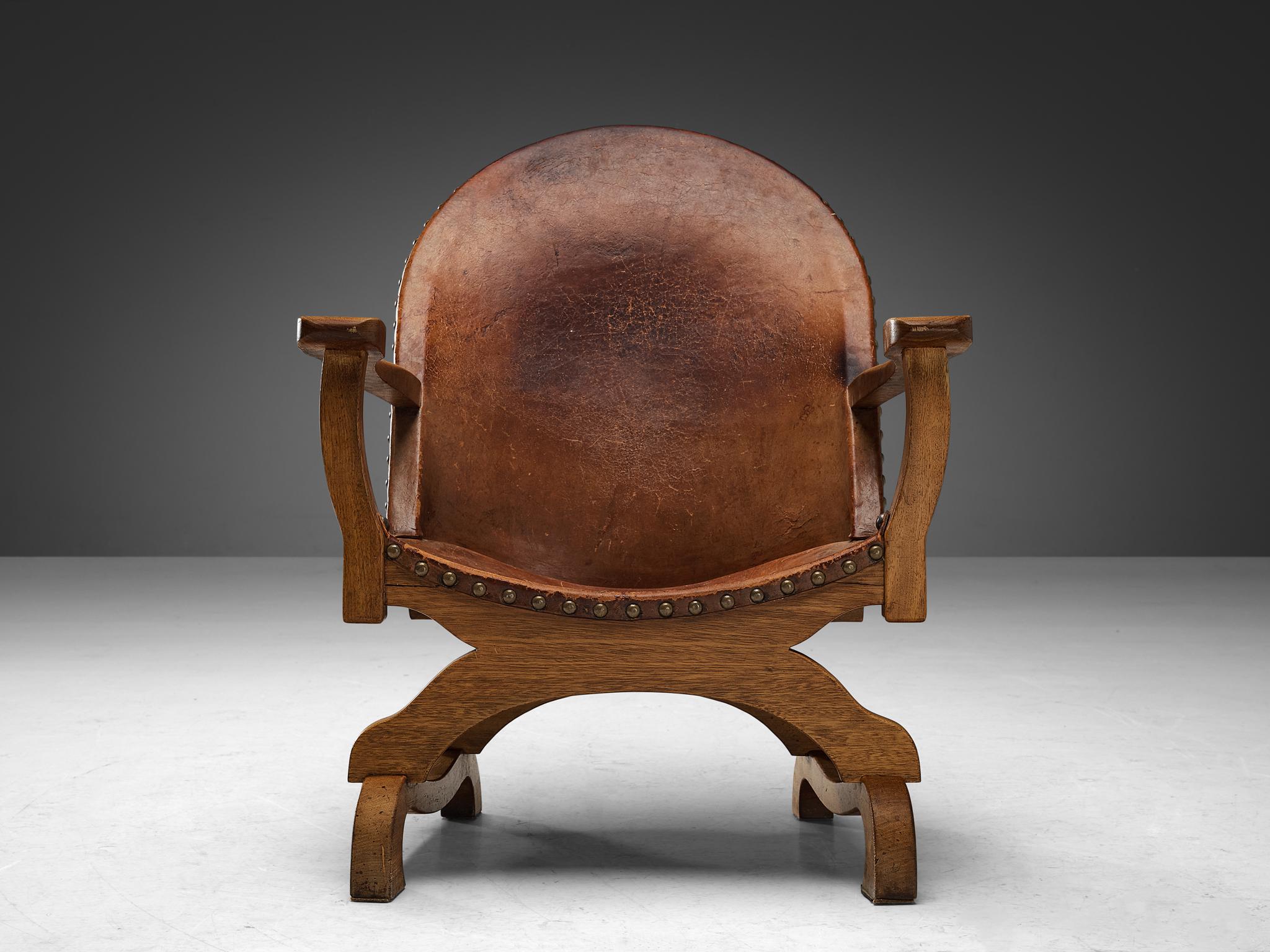 Spanischer Sessel aus cognacfarbenem Leder und Eiche im Zustand „Gut“ im Angebot in Waalwijk, NL