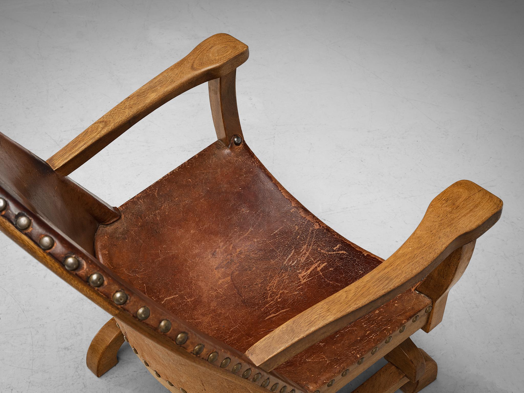 Spanischer Sessel aus cognacfarbenem Leder und Eiche im Angebot 1