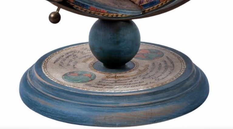 Spanish armillary sphere of polychrome wood, paper and iron,
Early 20th century
Measures: 35 x 26cm
Good condition.
