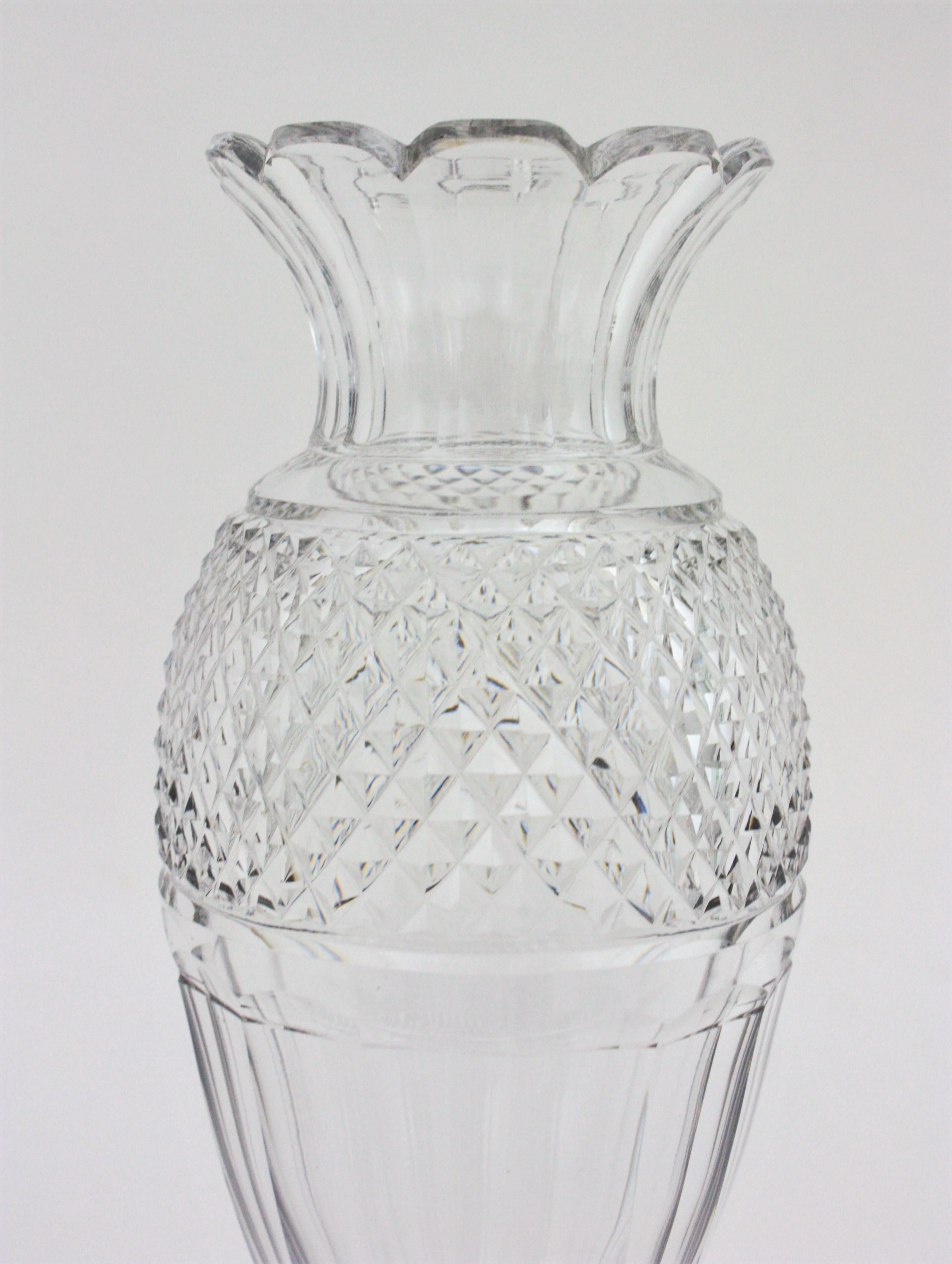 Spanish Art Deco Cut Crystal and Silver Urn Vase In Good Condition For Sale In Barcelona, ES