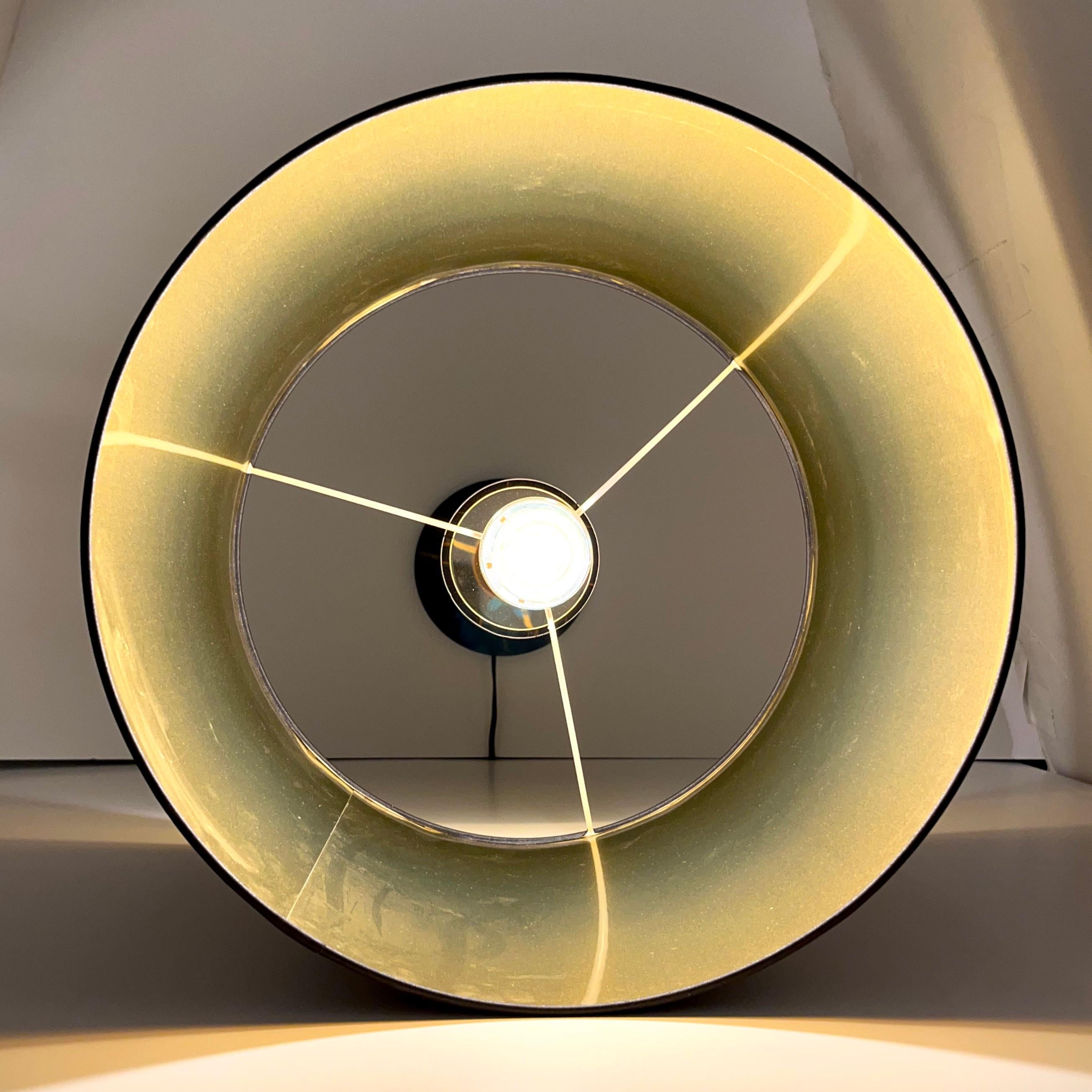 Paire de lampes cylindriques espagnoles de design Art Déco en placage noir brun et feuilles d'or en vente 7