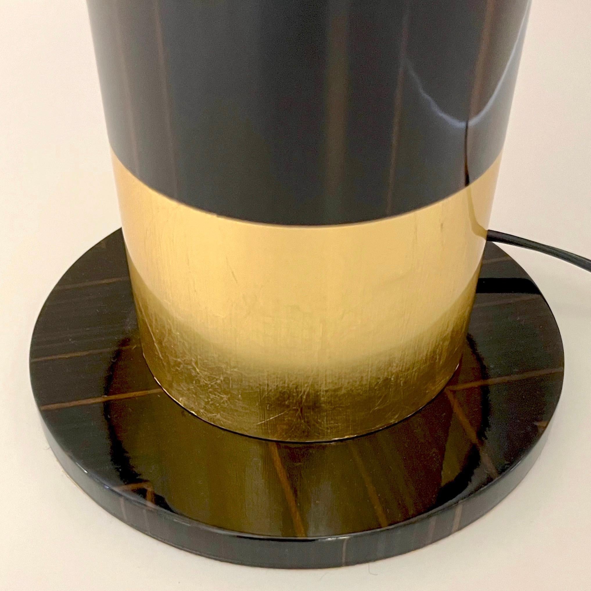 Espagnol Paire de lampes cylindriques espagnoles de design Art Déco en placage noir brun et feuilles d'or en vente
