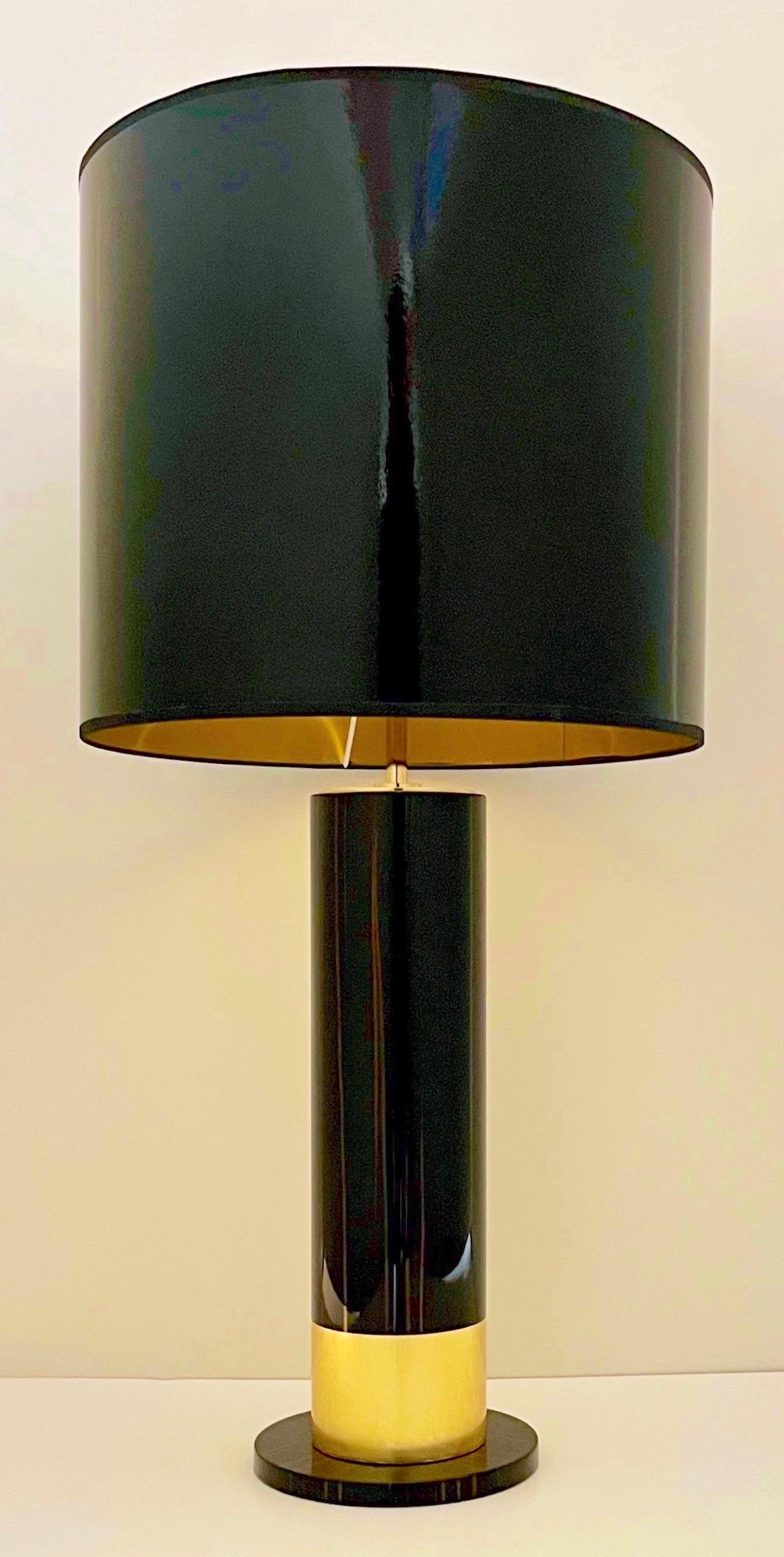 Paire de lampes cylindriques espagnoles de design Art Déco en placage noir brun et feuilles d'or en vente 1