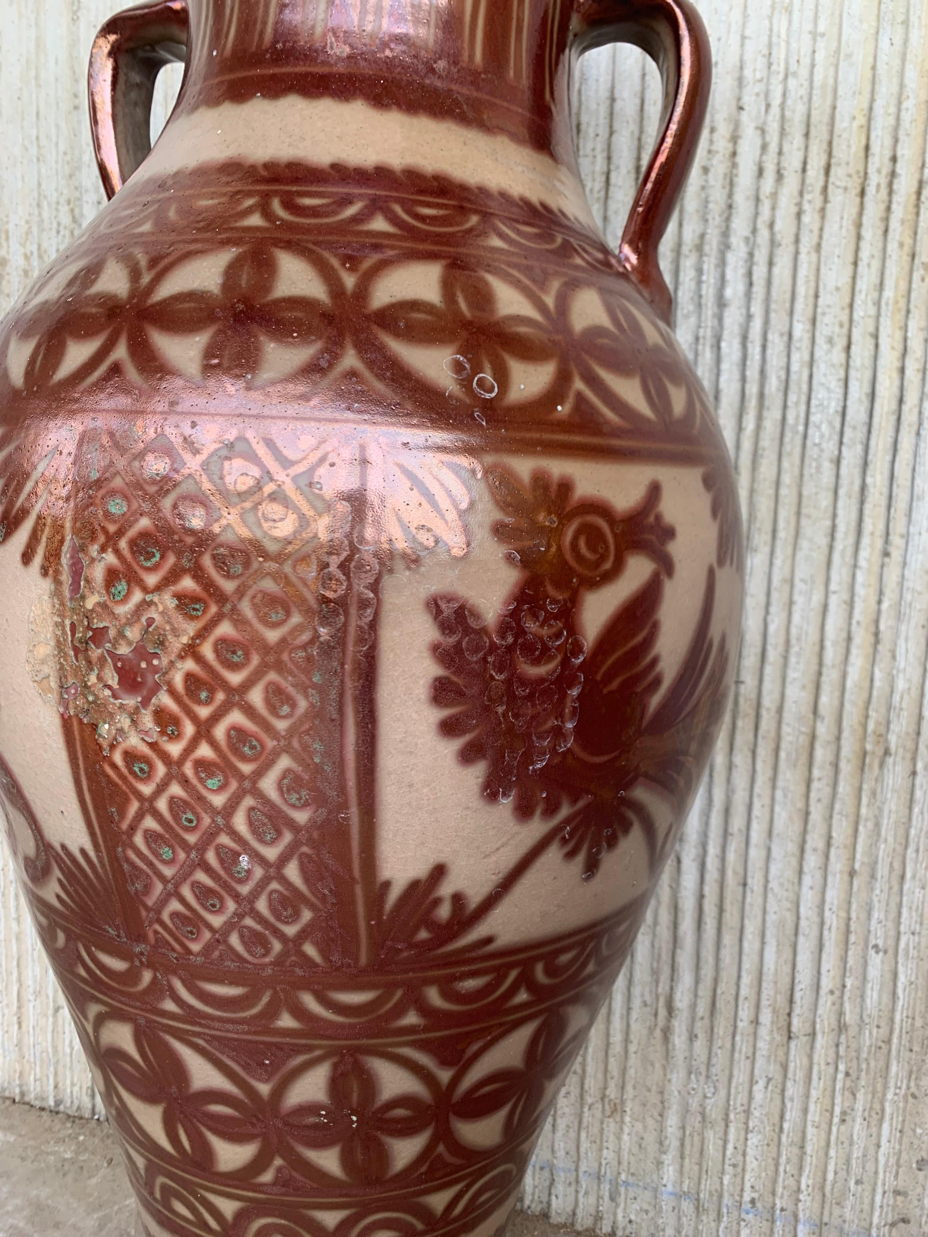 Céramique Vase espagnol Art Déco en émail doré avec motif d'animaux en vente