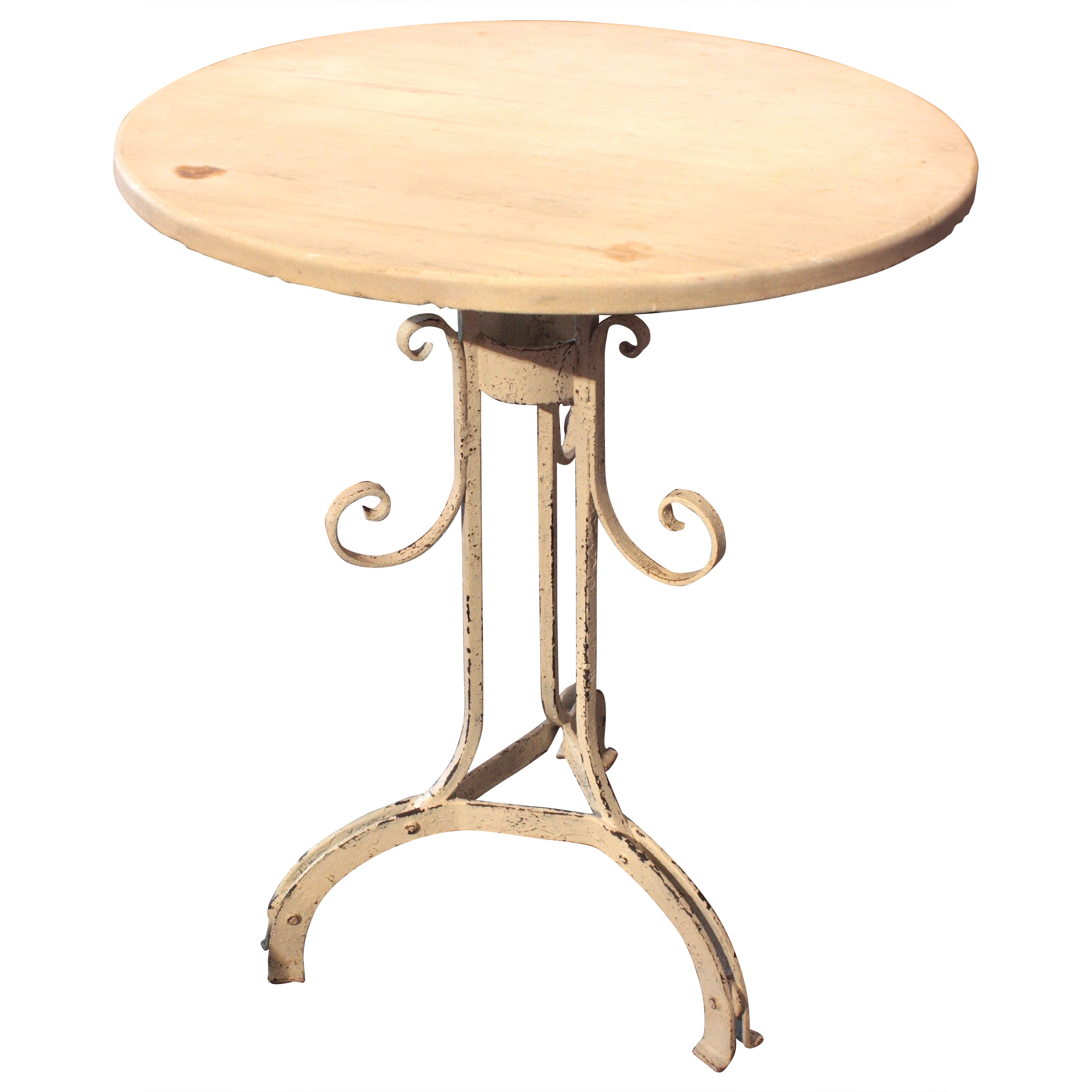 Tavolino Gueridon in ferro forgiato a mano e marmo, Spagna, anni 1930-1940.
Prodotto nel periodo Art Deco.
Elegante tavolino con piano rotondo in marmo bianco e base a treppiede in ferro battuto. Patina originale e formidabile in colore