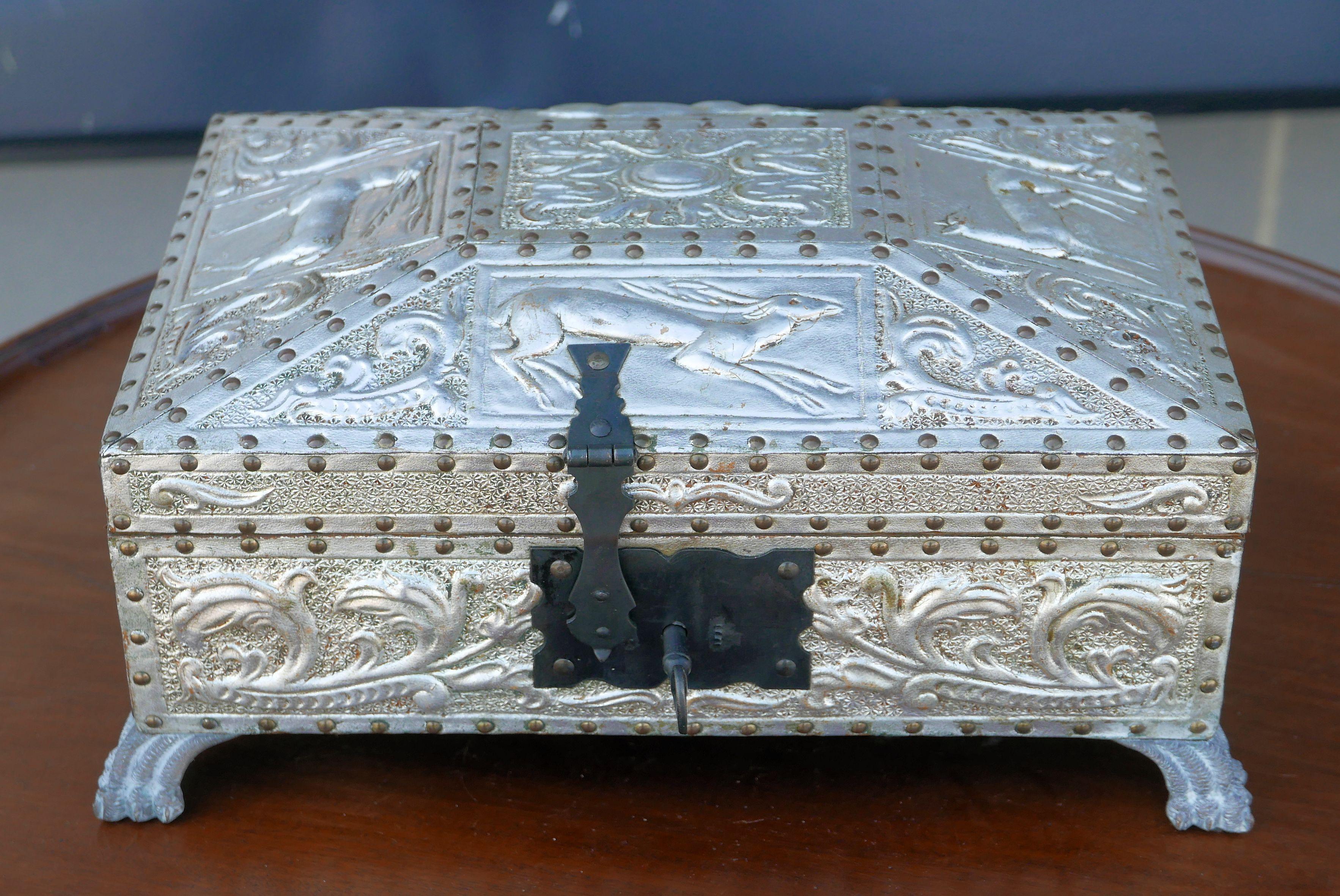 Spanish Art Deco Silver Gilt Tooled Leather Box In Good Condition In Kilmarnock, VA
