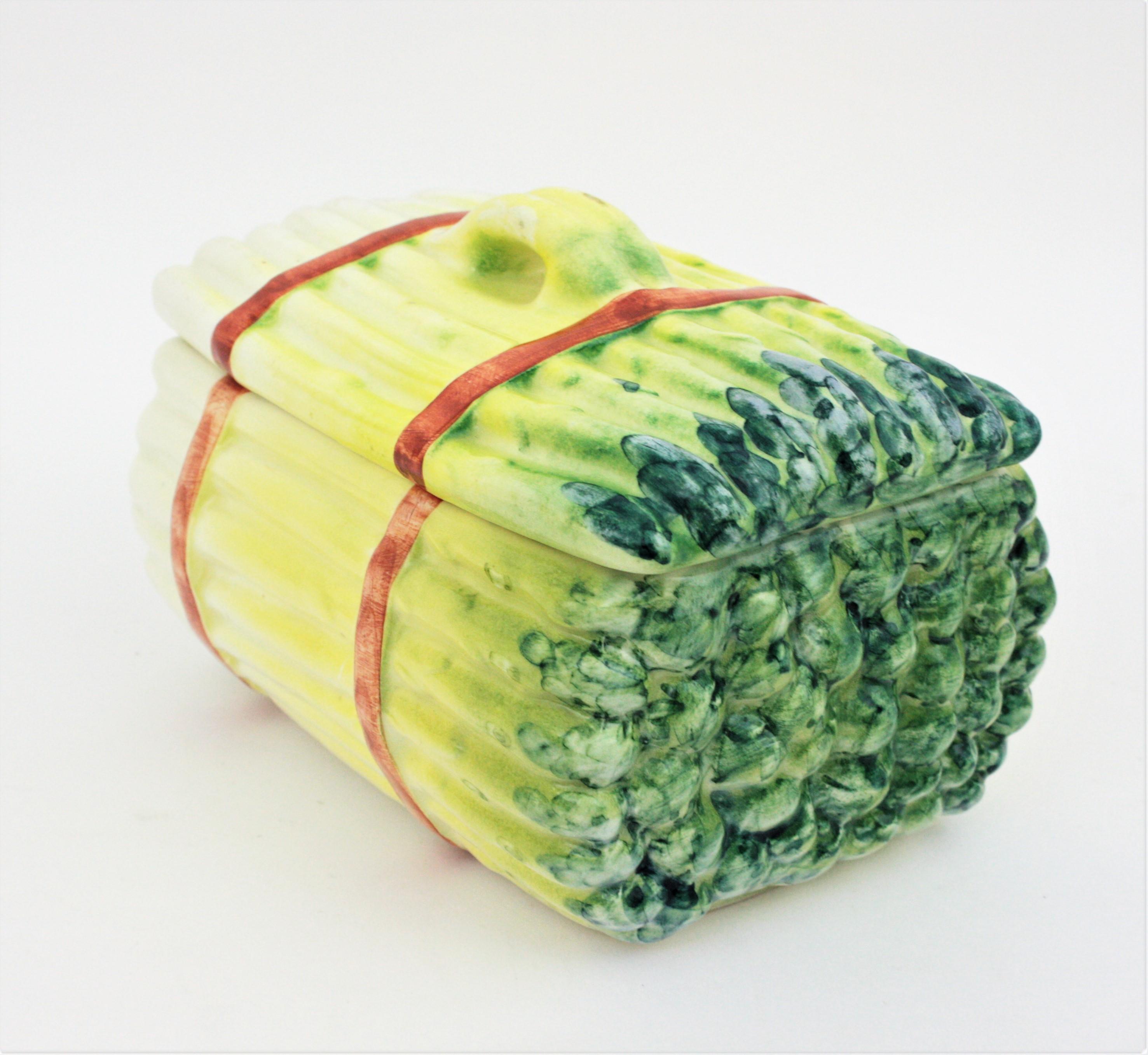 Set of 6 Asparagus Ceramic Plates, Tureen and Salt Pepper Shakers, Spain 1960s In Good Condition For Sale In Barcelona, ES