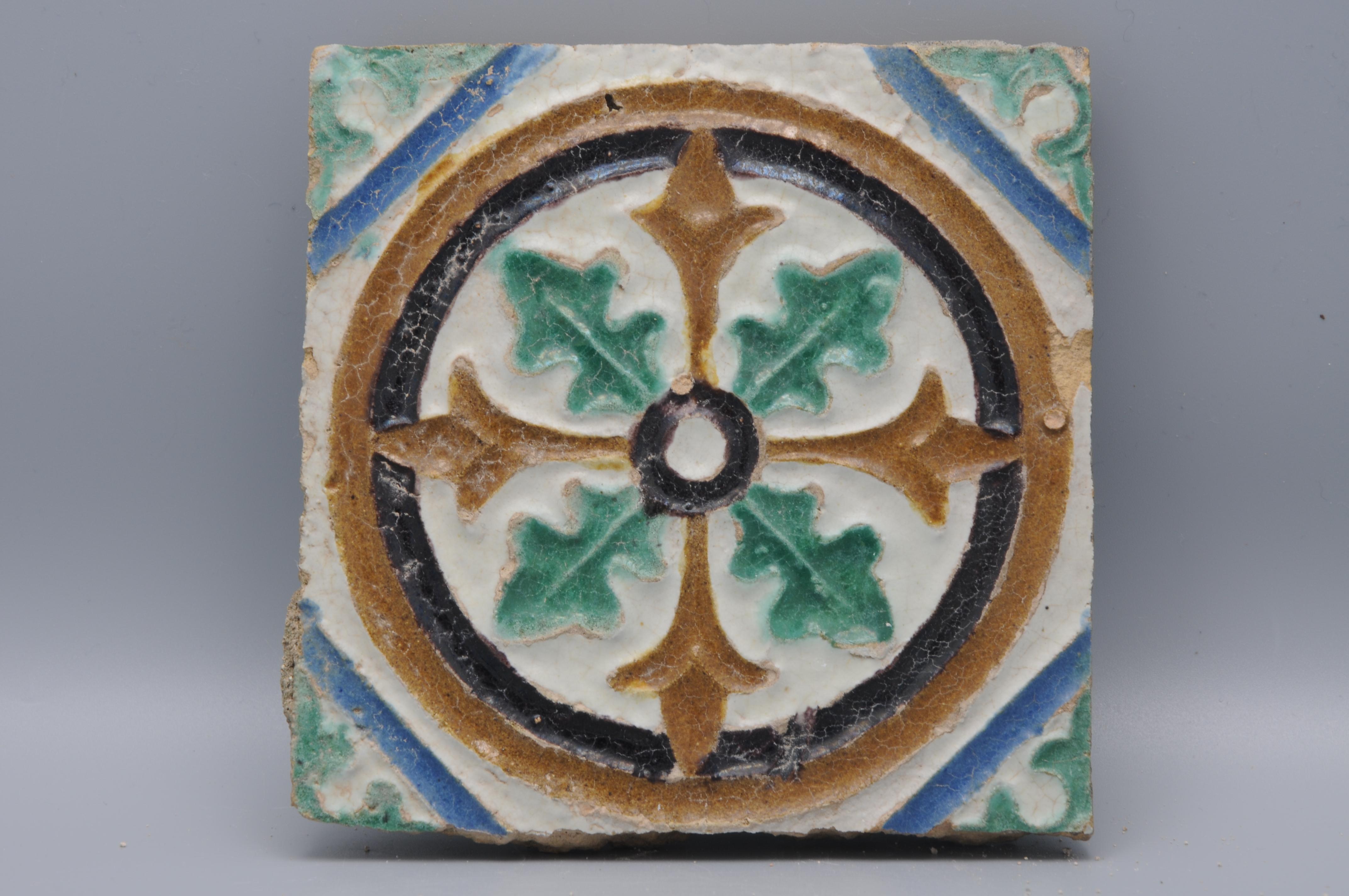 Spanish Azulejo Tile Arista y Cuenca - Sevilla 16th century For Sale 5