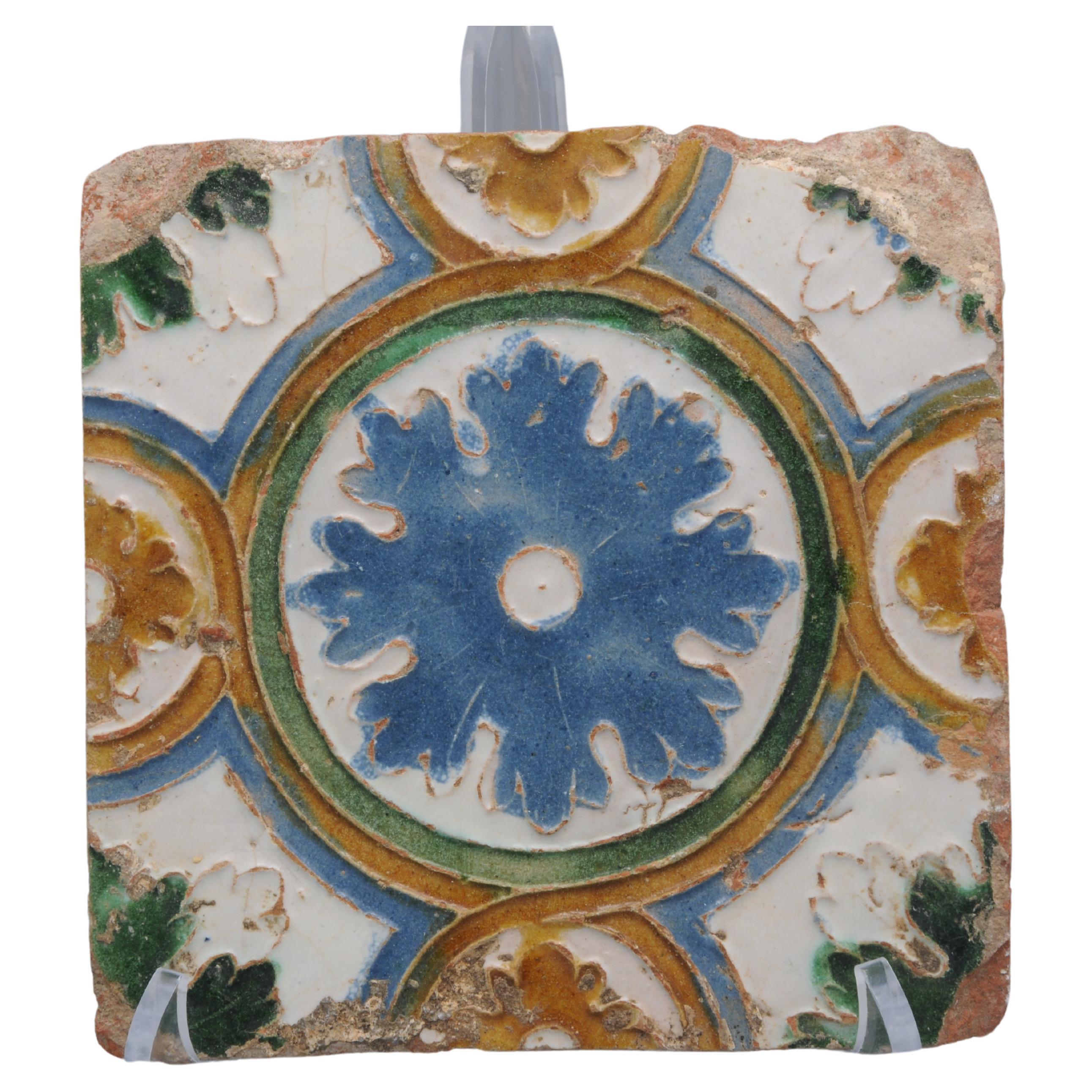 Early Arista y cuenca tile made in Toledo. Tile decorated in renaissance with stylized flowers, probably made between 1550 and 1575. 


