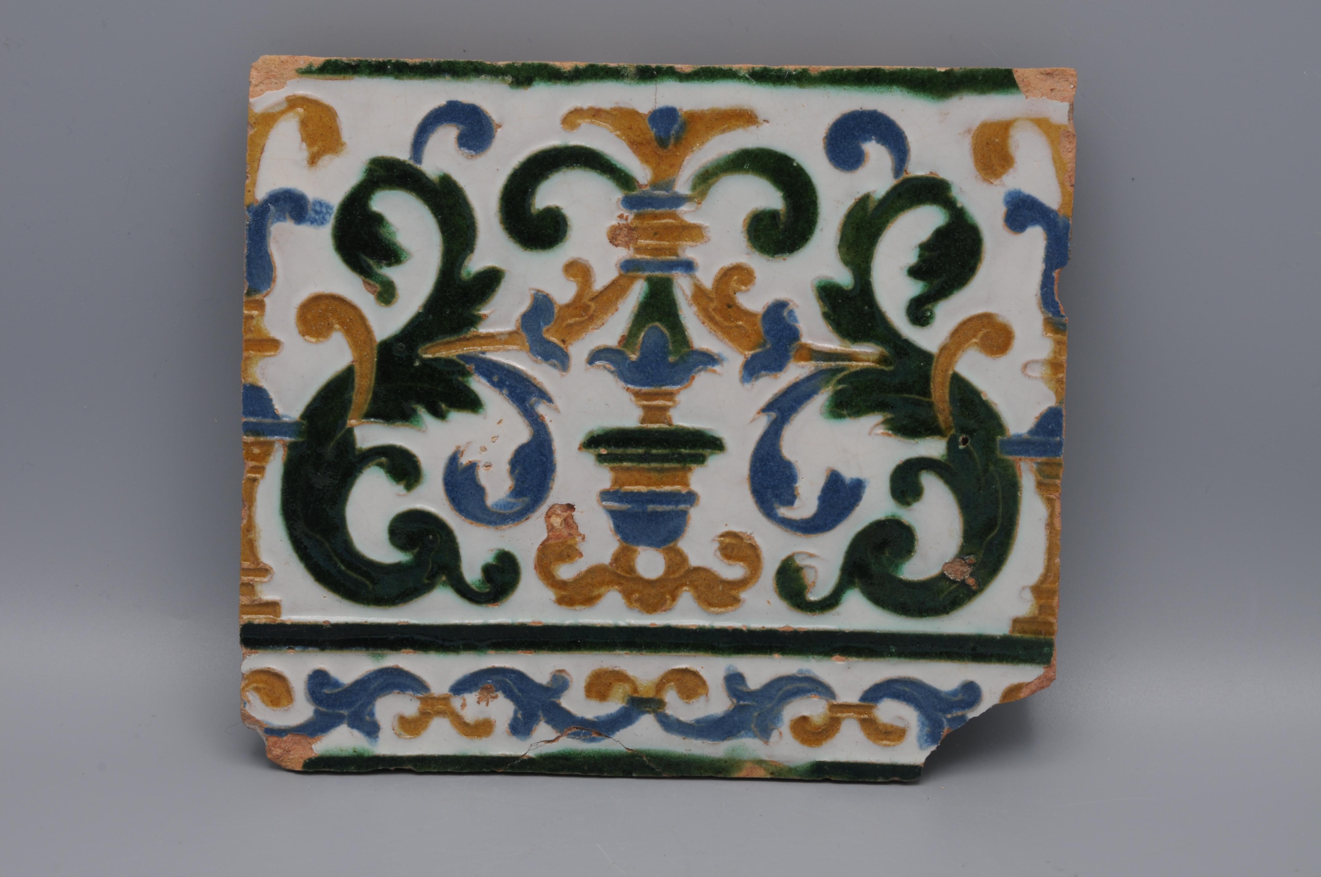 Renaissance Spanish Azulejo Tile Arista y Cuenca - Toledo 16th century For Sale