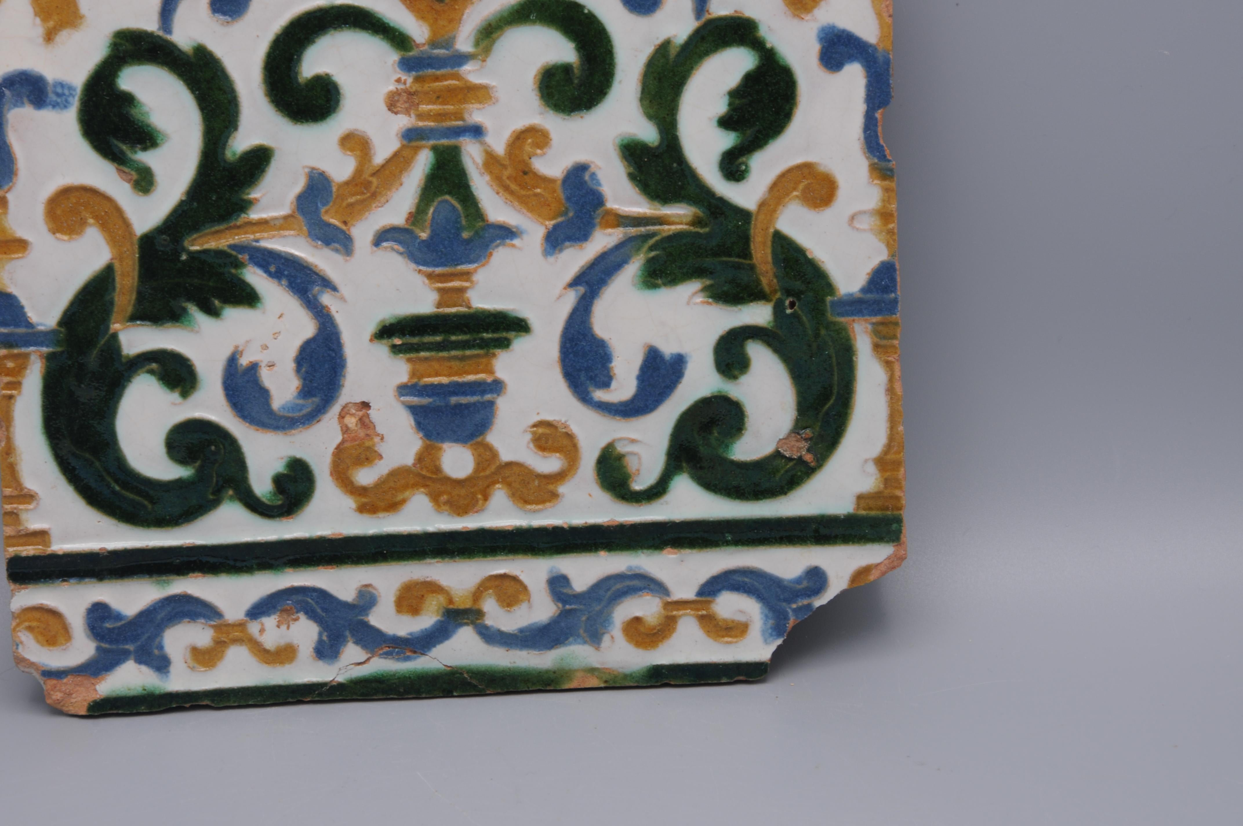 Hand-Crafted Spanish Azulejo Tile Arista y Cuenca - Toledo 16th century For Sale