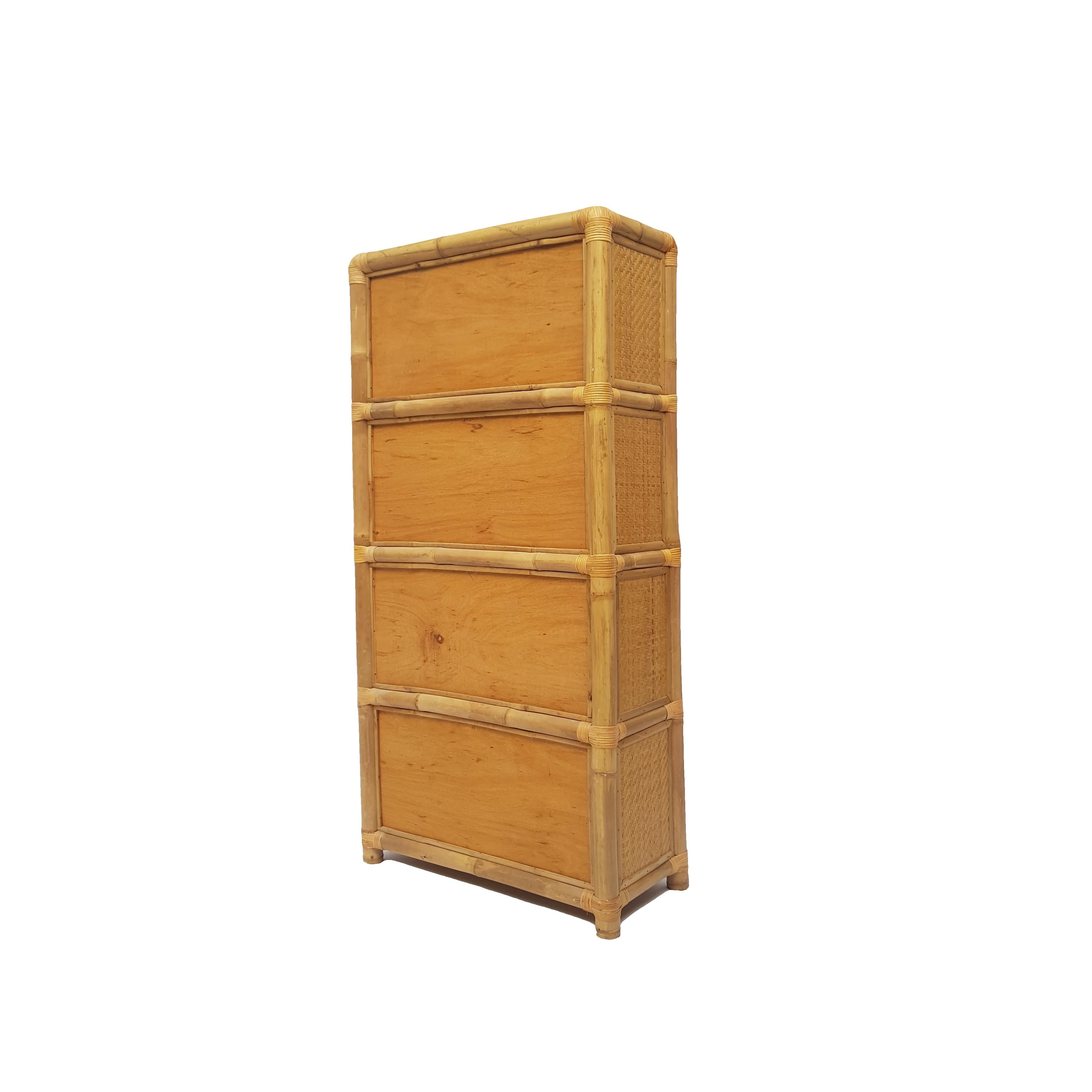 Spanish Bamboo Bookcase, Late 20th Century In Good Condition For Sale In Hilversum, NL