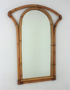 Miroir rectangulaire espagnol des années 1960 en bambou et rotin avec dessus arqué