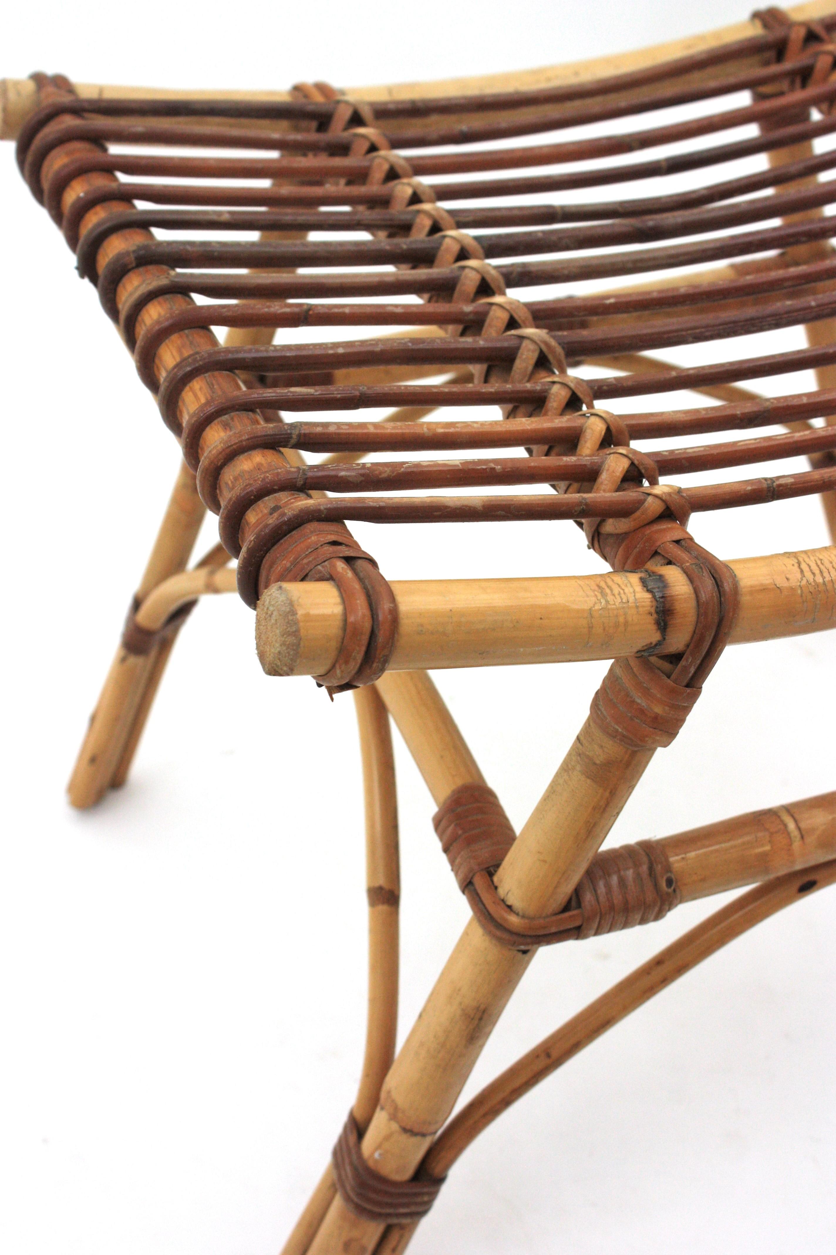 Tabouret / Table d'appoint en rotin de bambou espagnol en vente 4