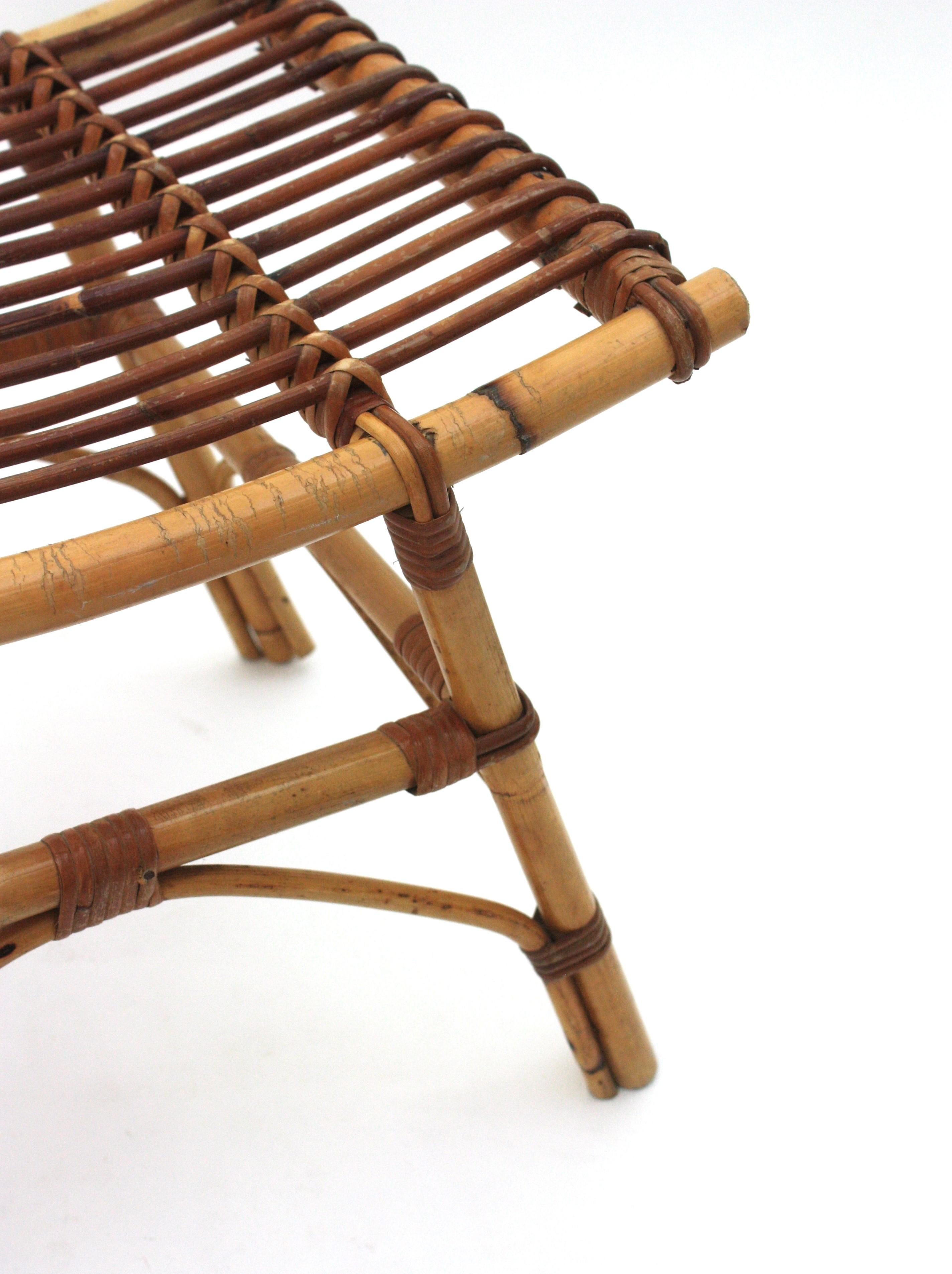 Tabouret / Table d'appoint en rotin de bambou espagnol en vente 5
