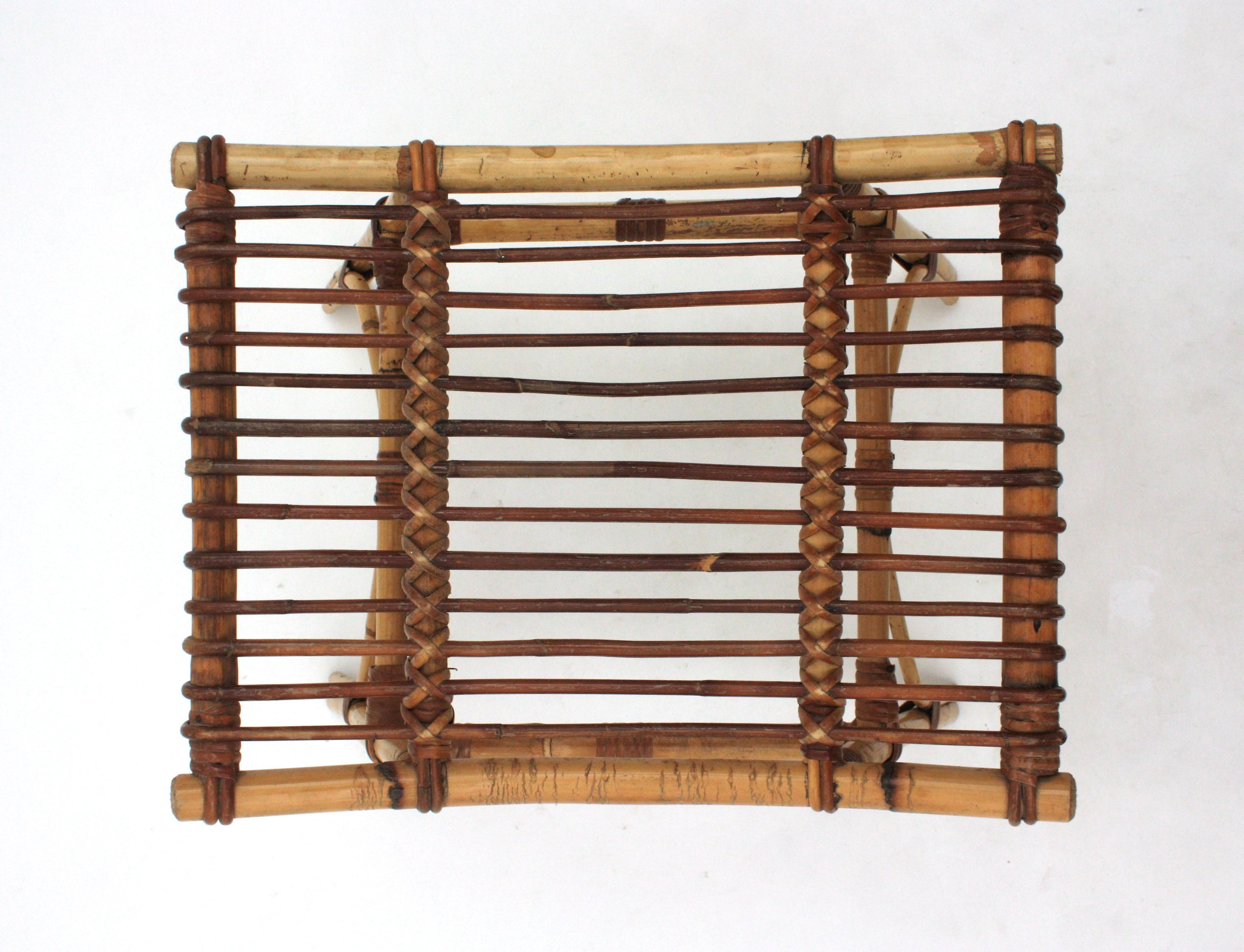 Tabouret / Table d'appoint en rotin de bambou espagnol en vente 6