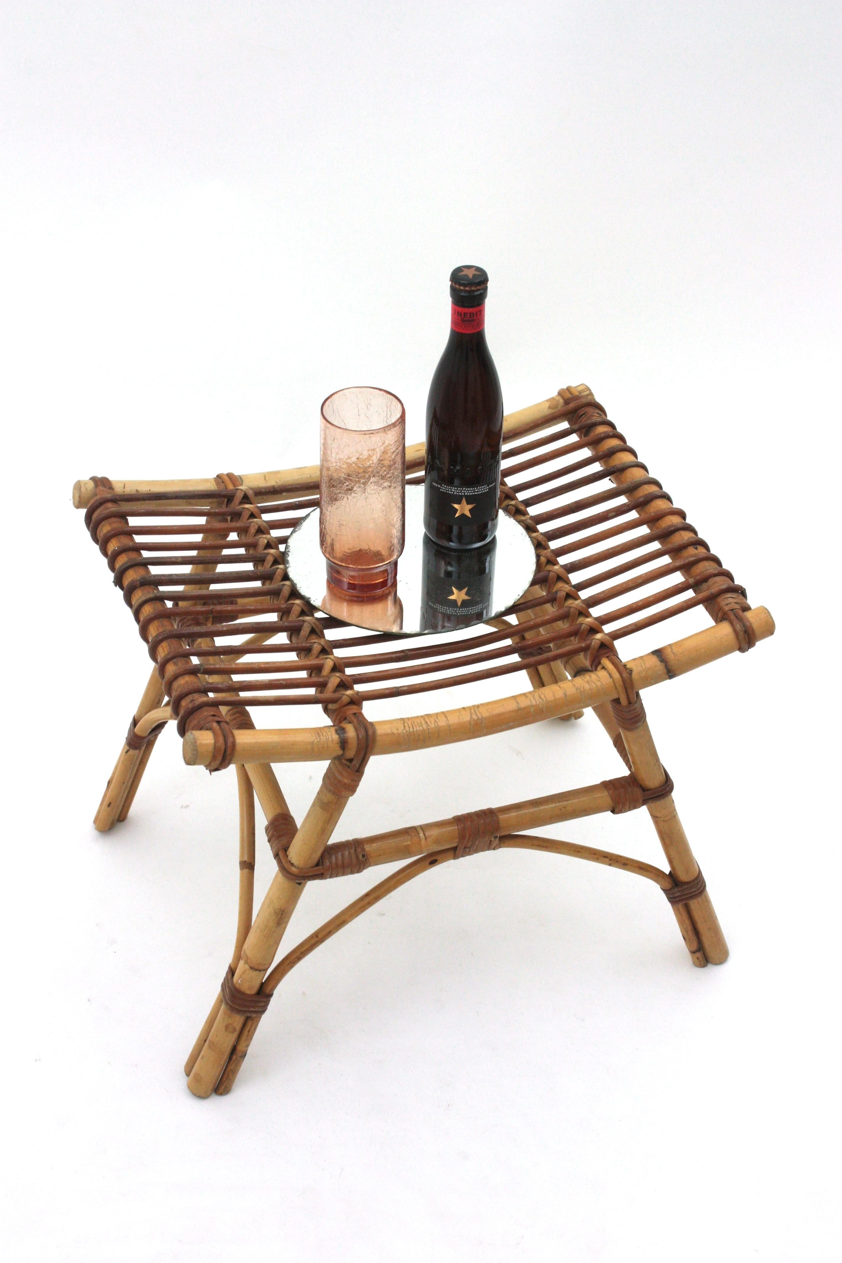 Espagnol Tabouret / Table d'appoint en rotin de bambou espagnol en vente