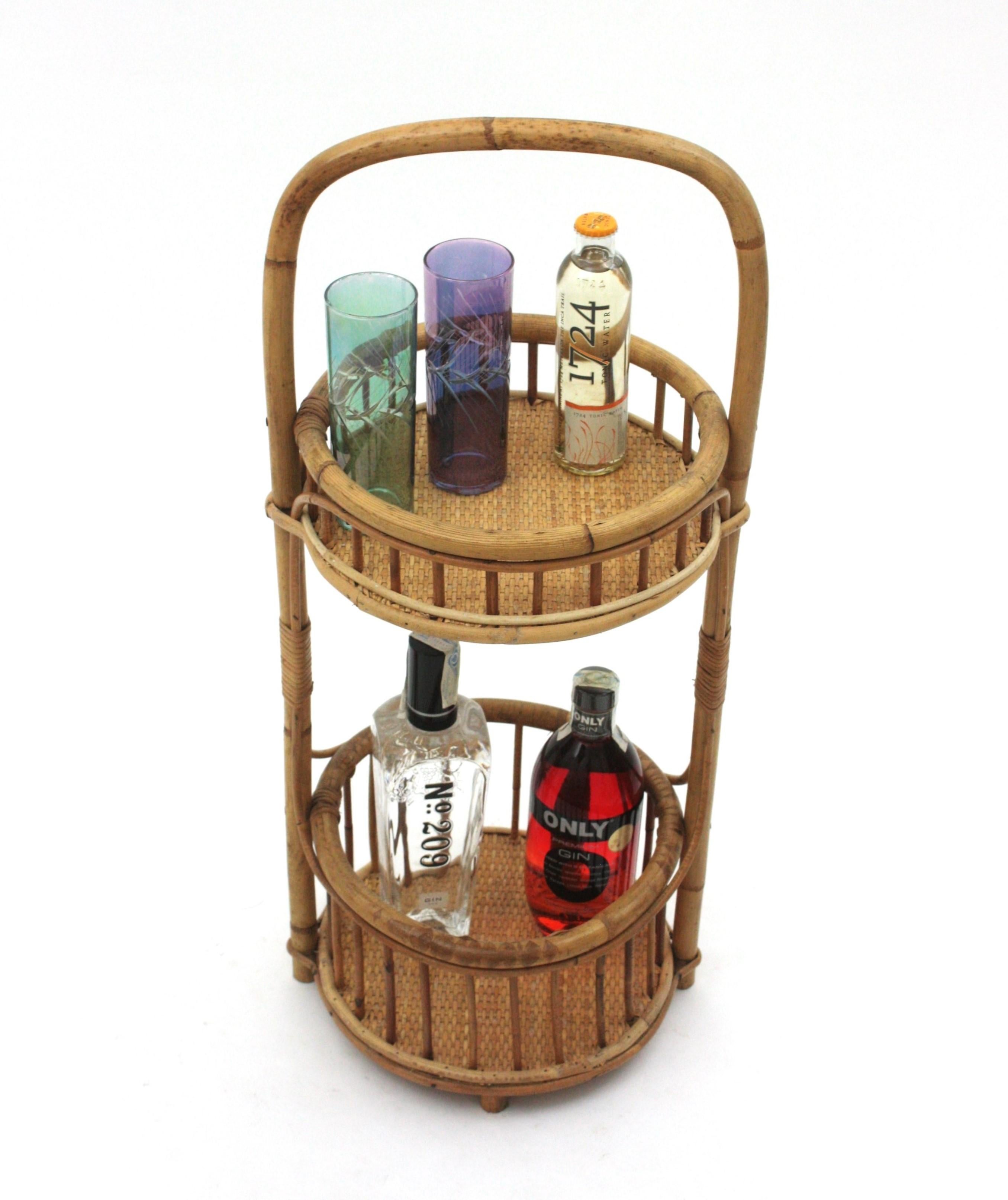 Spanischer Bambus Rattan & geflochtene Weide Barwagen oder Dry Bar (Moderne der Mitte des Jahrhunderts) im Angebot