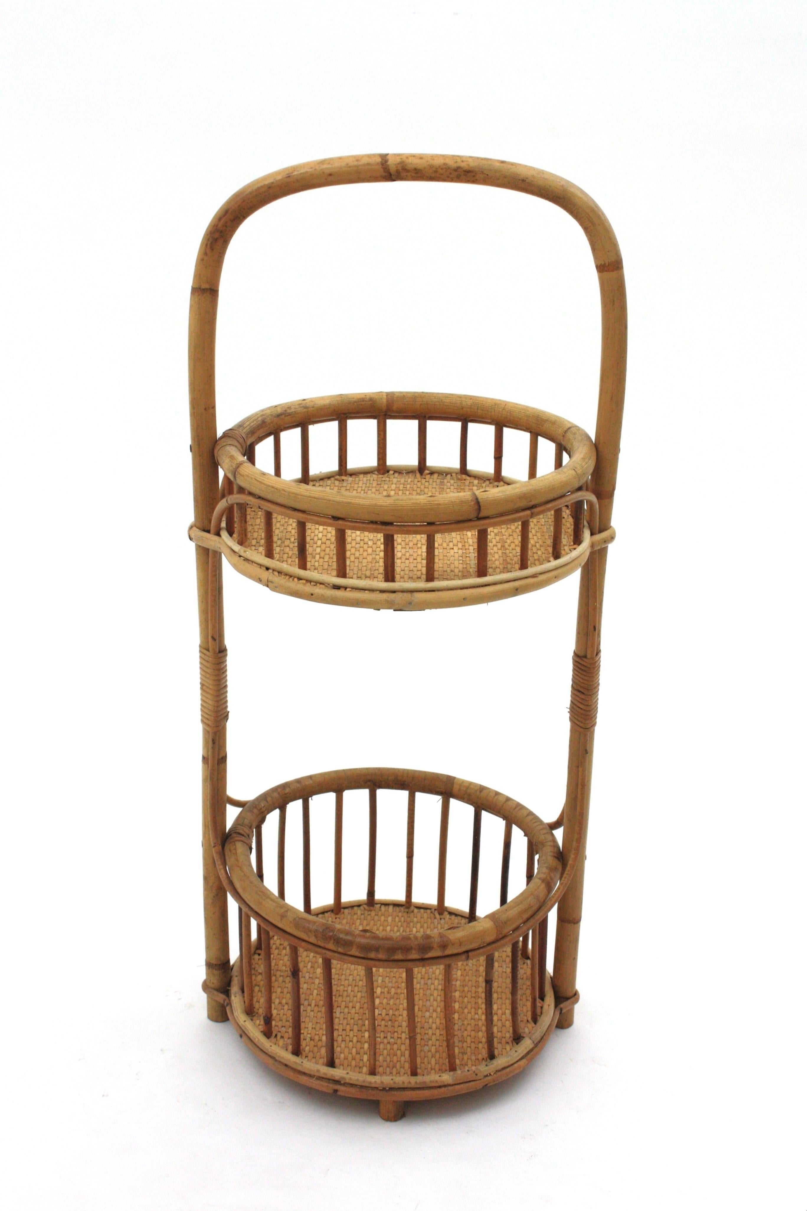 Spanischer Bambus Rattan & geflochtene Weide Barwagen oder Dry Bar (20. Jahrhundert) im Angebot