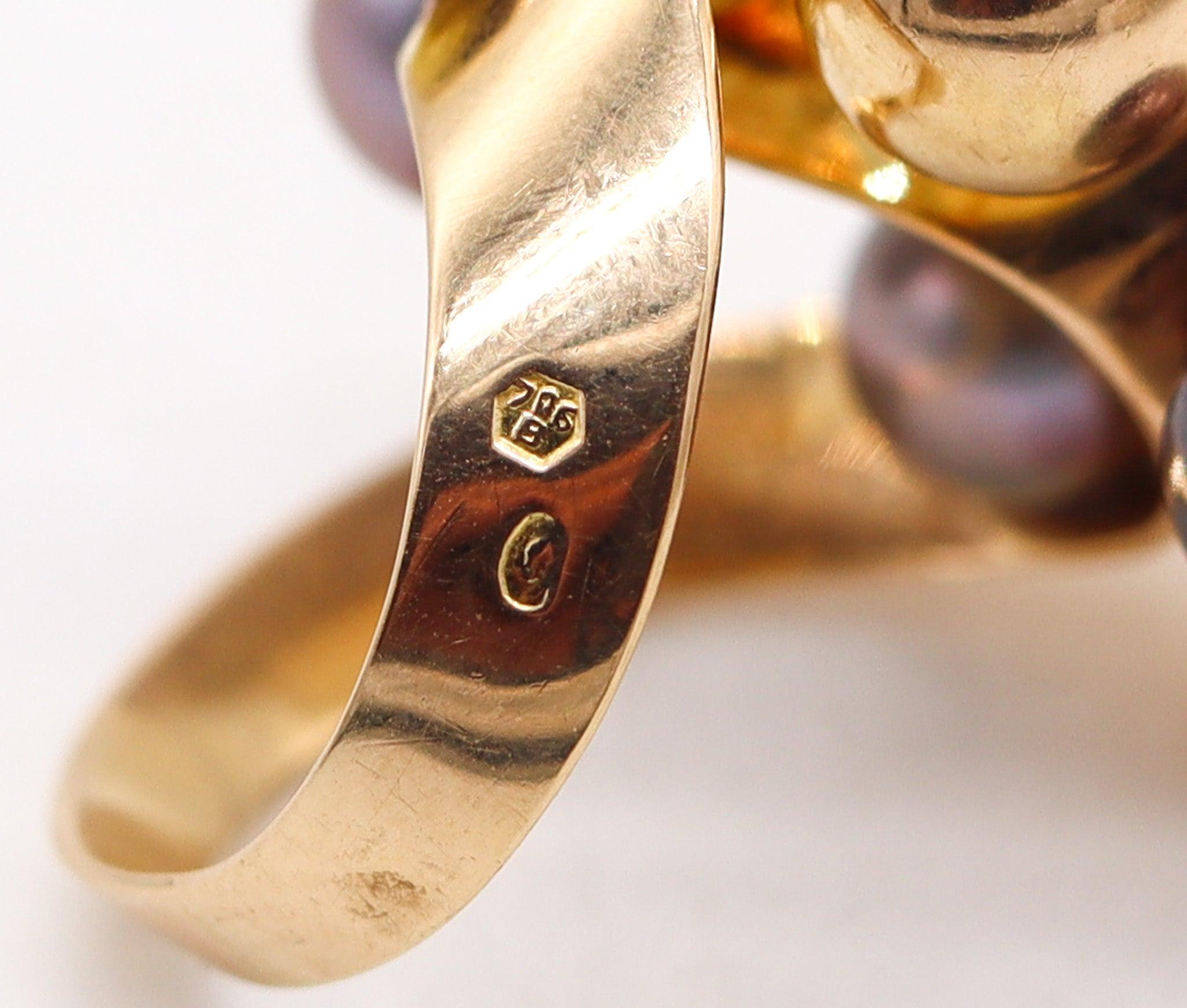 Moderniste Bague cocktail moderniste espagnole Barcelone 1970 en or jaune 18Kt avec perles en vente