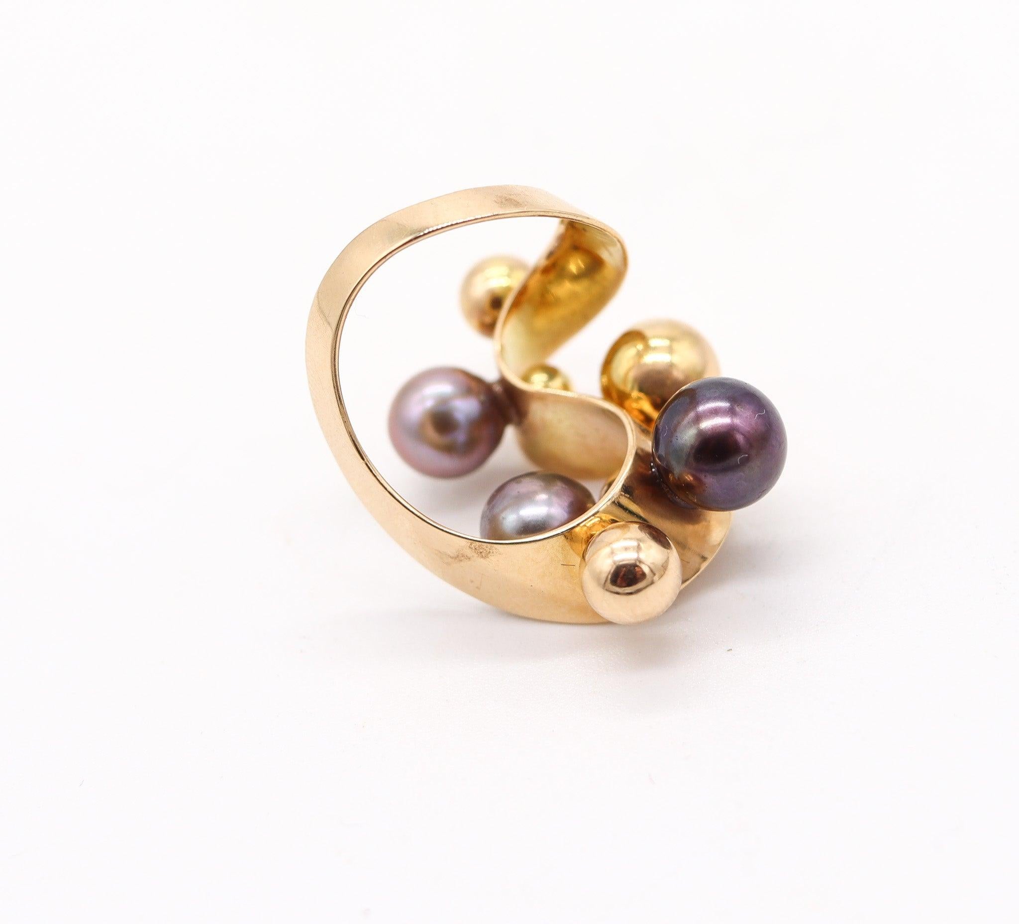 Taille ronde Bague cocktail moderniste espagnole Barcelone 1970 en or jaune 18Kt avec perles en vente